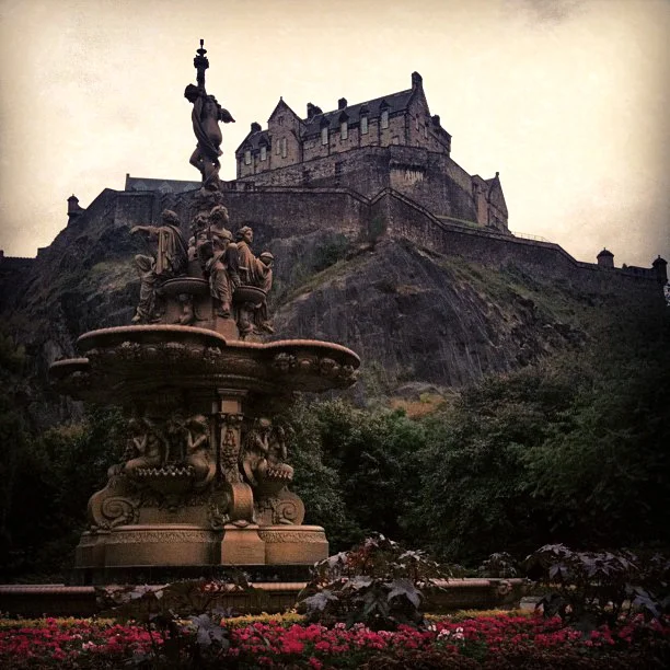 Edinburgh Castle Hill from Princes St Garden 2013
