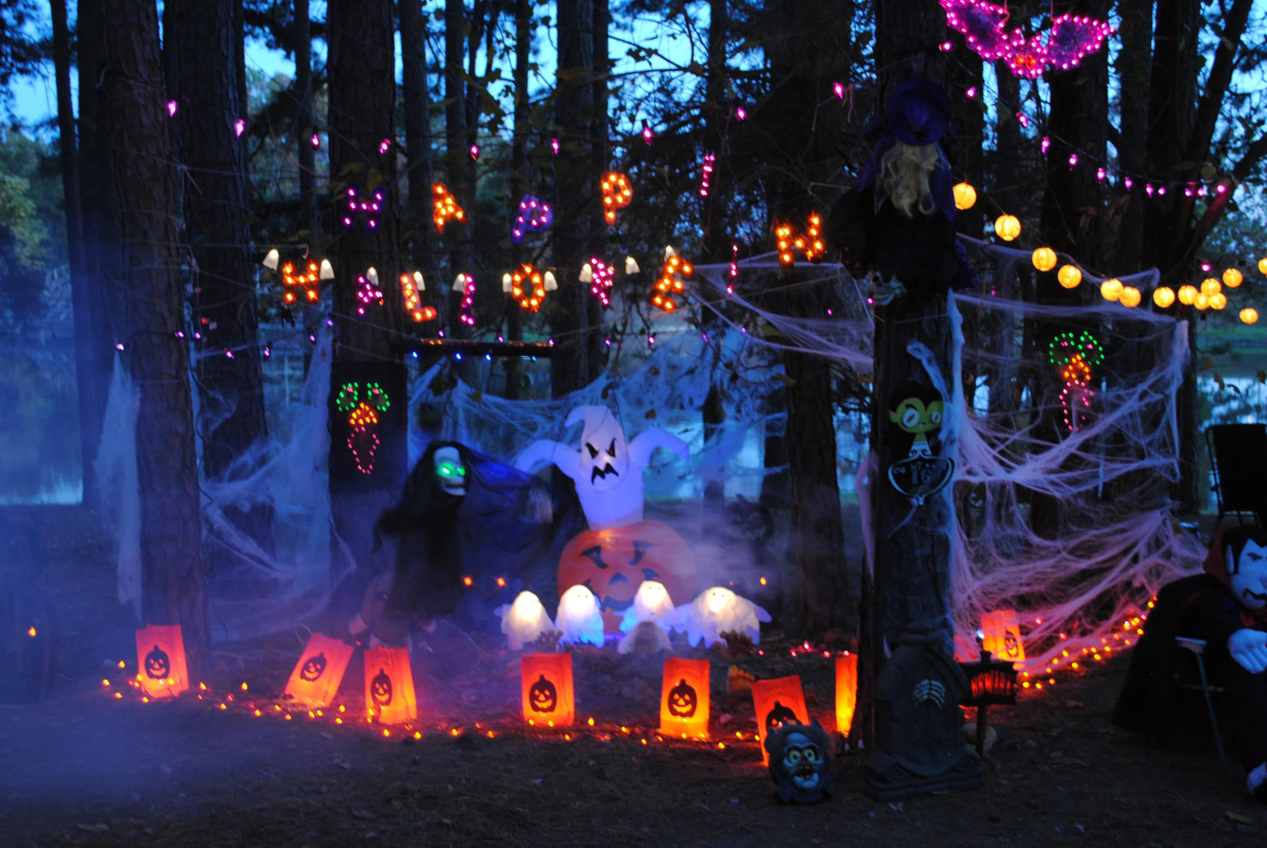 Halloween campsite, Halloween camping decorations, Halloween decorations camping, Halloween RV lights, camping food for Halloween, Halloween camping ideas, how to decorate a tent for Halloween, Halloween tent decorating ideas, camp Halloween