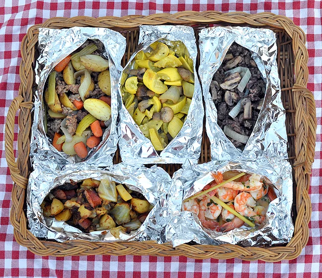 best hobo dinner, steak hobo packets, steak hobo dinner recipe, hobo dinner with cabbage, chicken hobo dinner recipe, vegetarian hobo dinner recipe, ground beef foil packets in oven