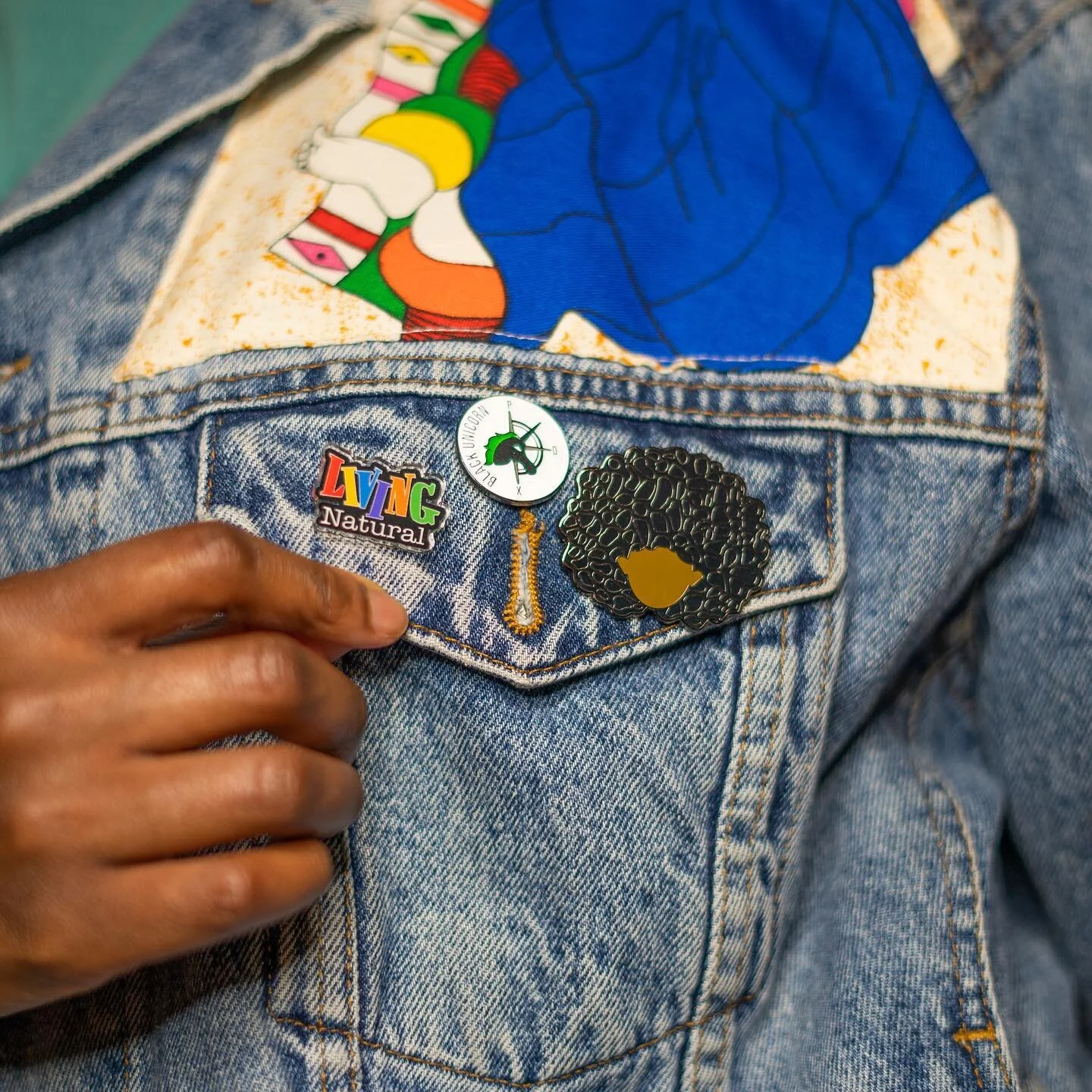 Our new enamel pins are now available 😄. Tap the link in our bio www.pdxblackunicorn.com to shop our new products and check out our hair directory.
.
.
.
#pdxblackunicorn #smallownedbusiness #blackownedbusiness #naturalhairgoals #naturalhairloves #w