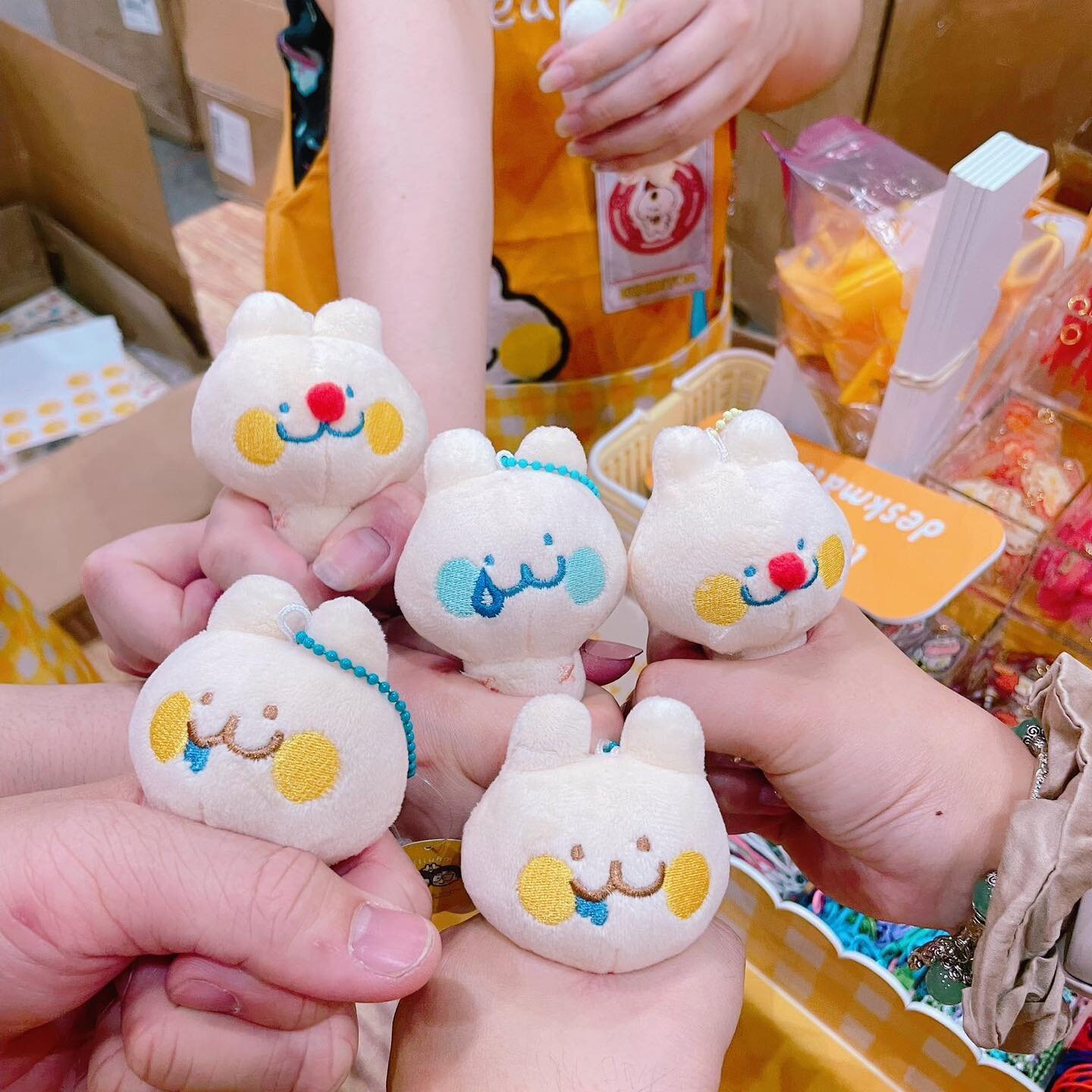 compilation of photos people sent me of their bun death grips (the only way to properly hold them)

no surprise to anyone, the most popular armless bun gachapon during anime expo was clown bun 🤡 
&mdash;
🏷️
#plushies #gachapon