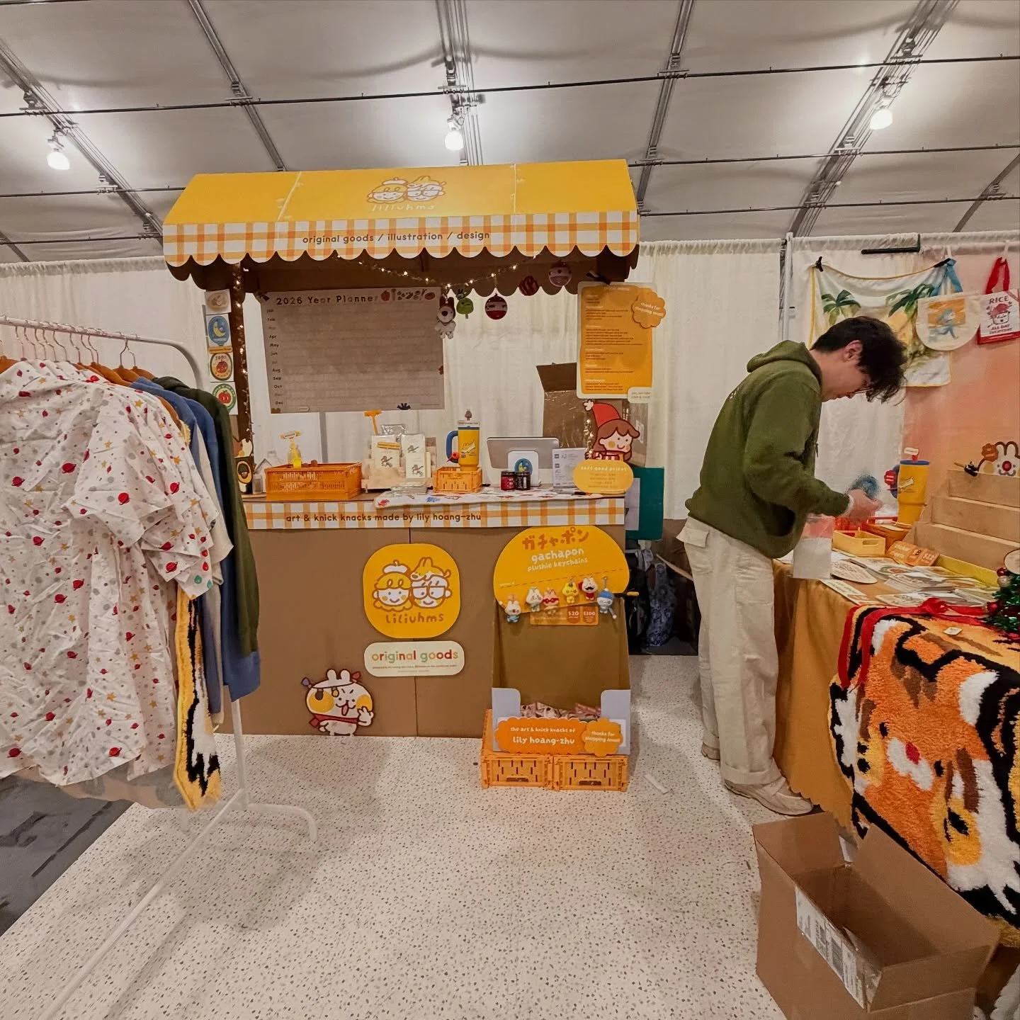 thank you everyone for coming to my booth @sjmade this weekend it was so much fun!!!!!! this little cardboard house has made it to three different events in two different countries!! Last event of the year went out with a boom! I had not been back in