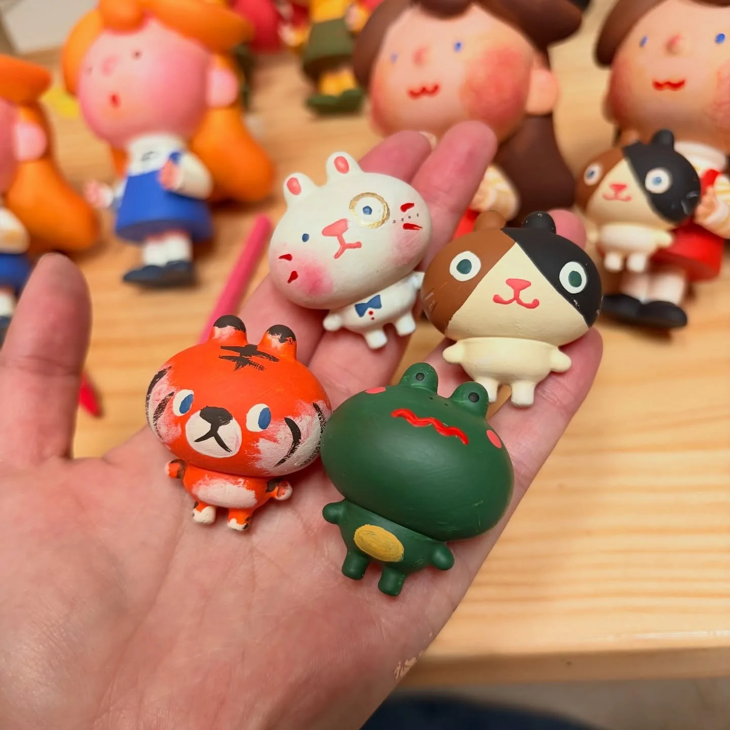 tomorrow is @indietoy.la toy con @gallerynucleus!!! come by &amp; see me!!!! 💛

here's some WIP photos of handpainting each of the toys! i have an airbrush too, but there's something about the texture and quality of line from brushpainting that i re