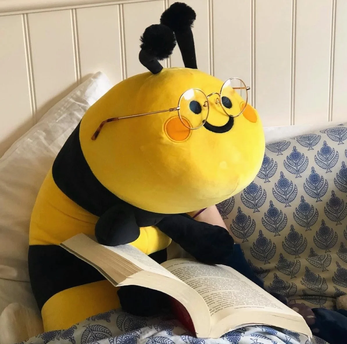 If you've been around here long enough, you might remember this fella... an old character of mine: long bee! 🐝 

They are a 3.5 foot long plushie I made a while ago (excessive... I know!!) They work great for hugging... a giant neck pillow... a back