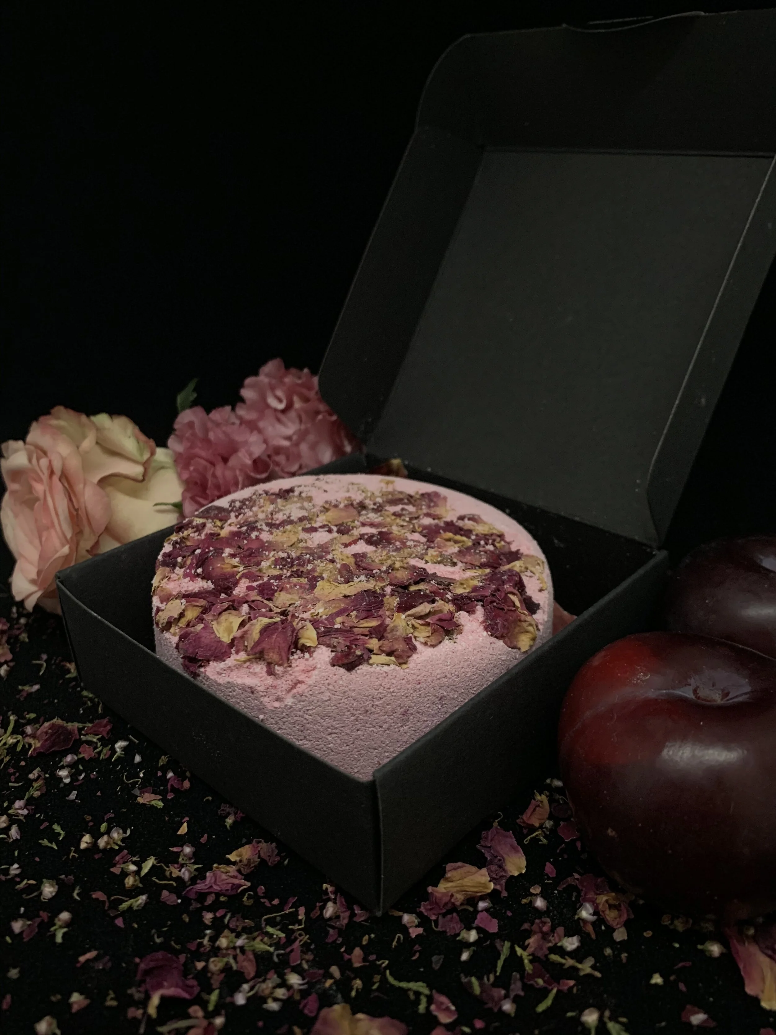 ROSE, DAMSON PLUMB & PATCHOULI BATH BOMB