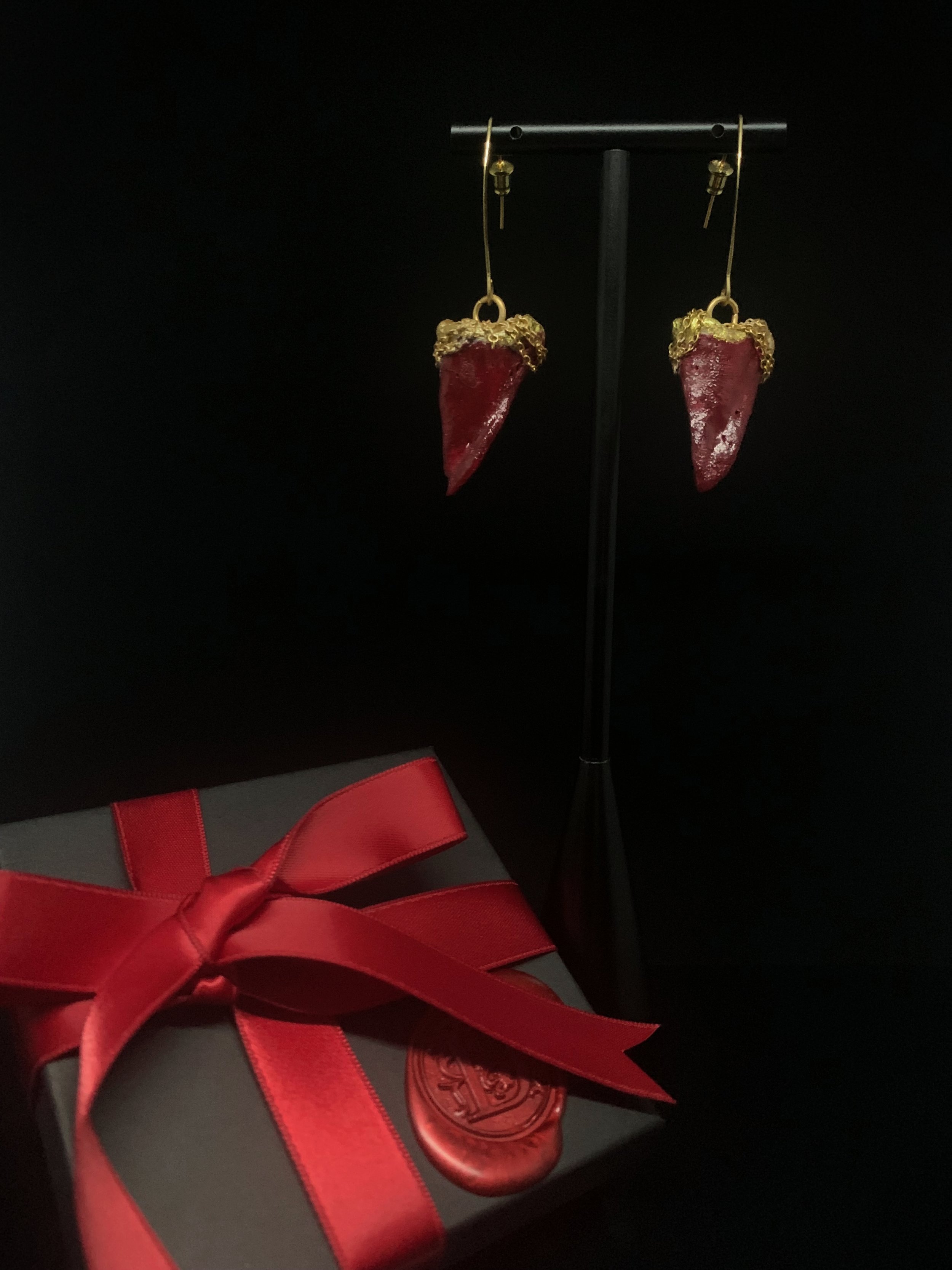 sharktooth red large 2.jpg