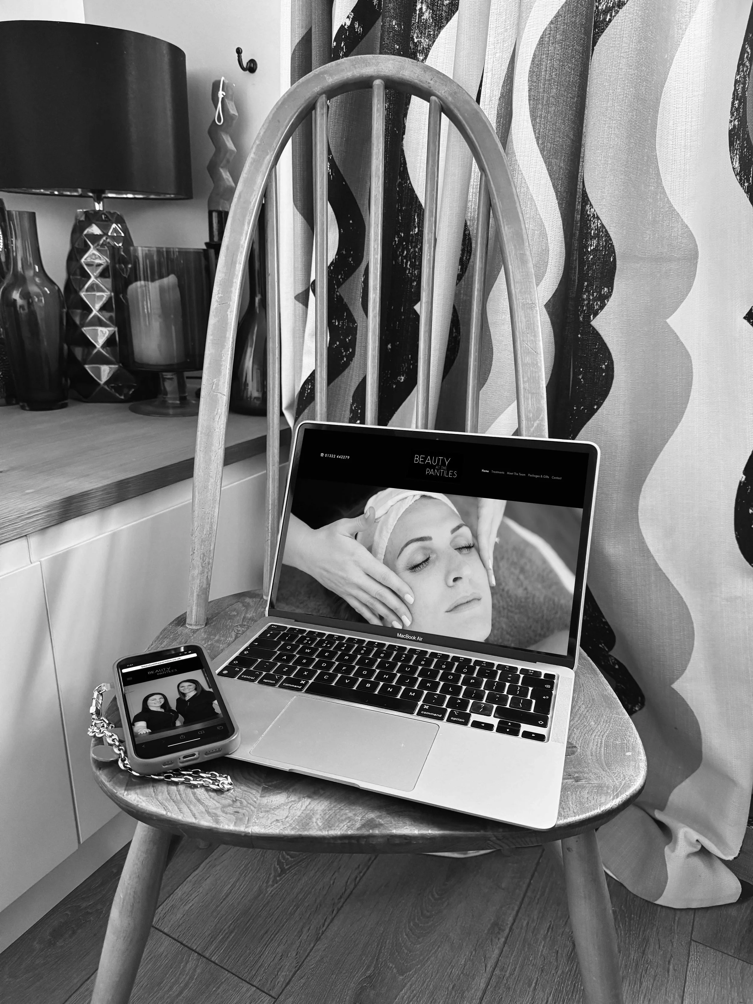 beauty-at-the-pantiles b&w.jpg