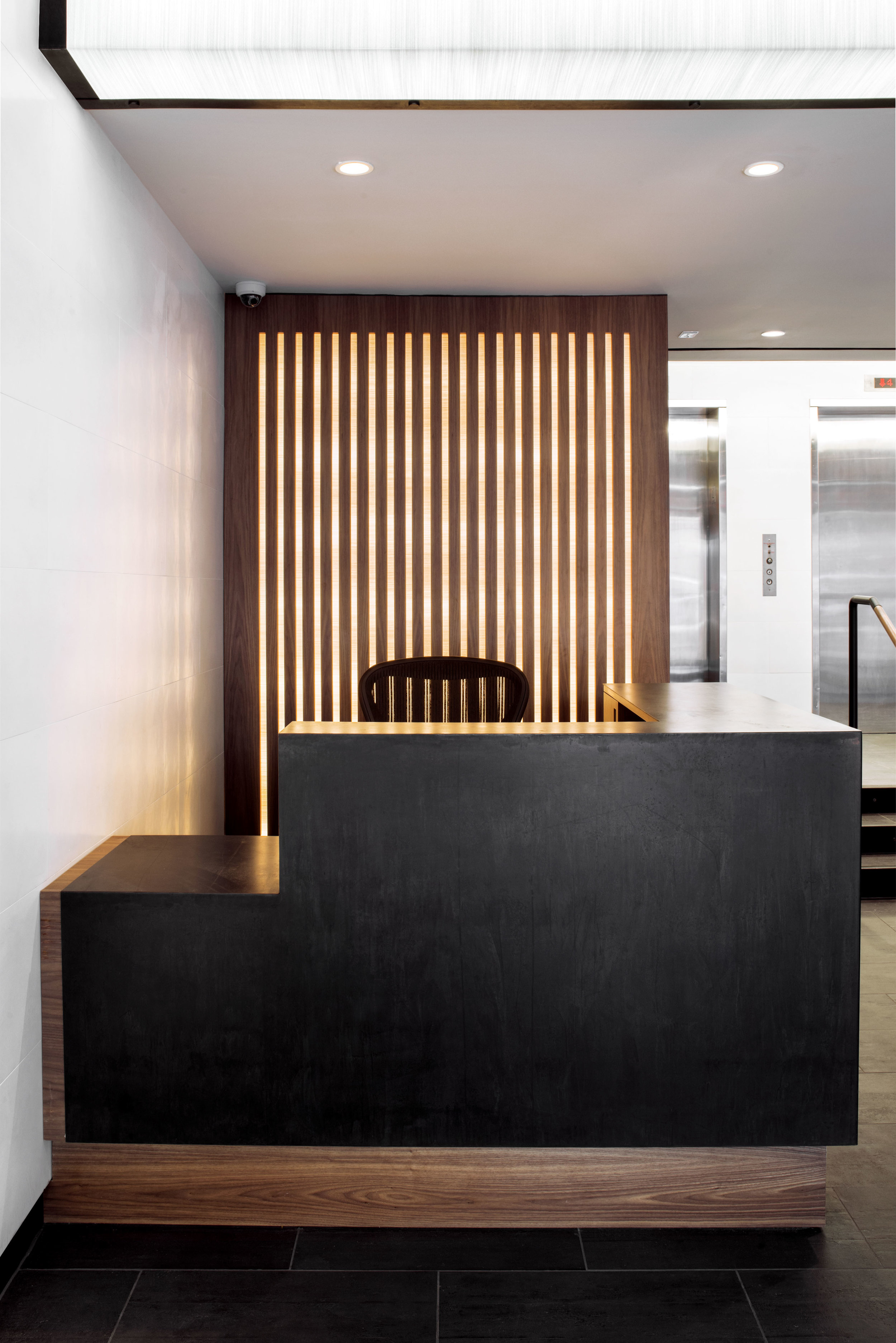 hudson east lobby_desk.jpg