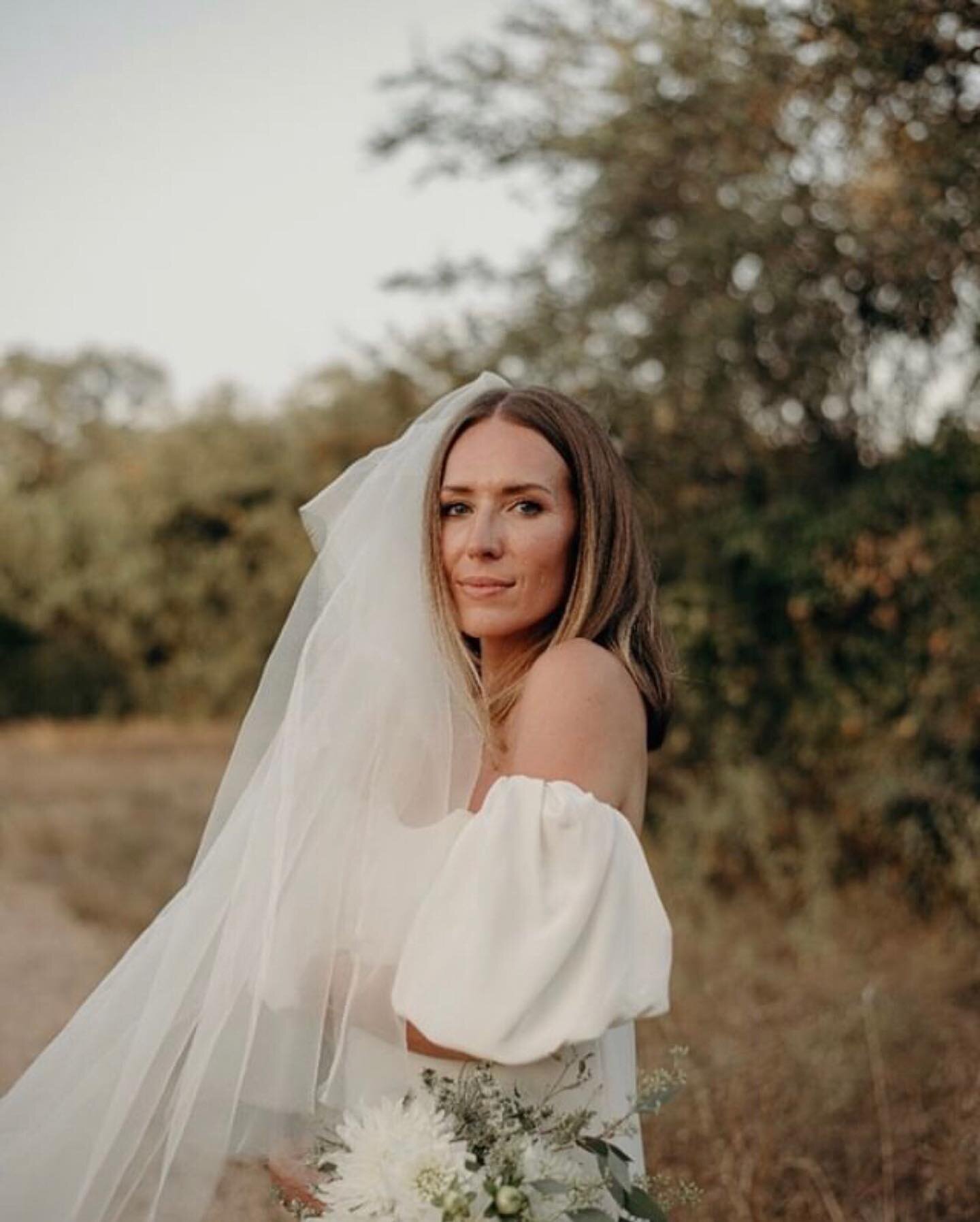 The most glorious #AMFbride Kathryn 🖤

Kathryn chose the mist veil to compliment her @kamperett dress (one my favourite bridal designers- thanks to @thefallbride for the introduction!)
Head over to @_anti_bride for full pics of this magical wedding.
