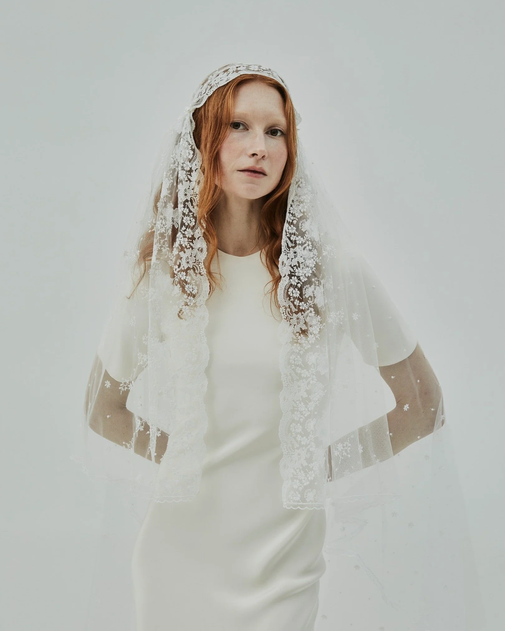 @talc_bride x @thefallbride Jessica Cap veil 
Embroidered French tulle with scallop edges and pearl details. Secured with hidden snap clips for ease. Available now exclusively online and via @thefallbride 

Photography: @estherbellepoque 
Hair and ma