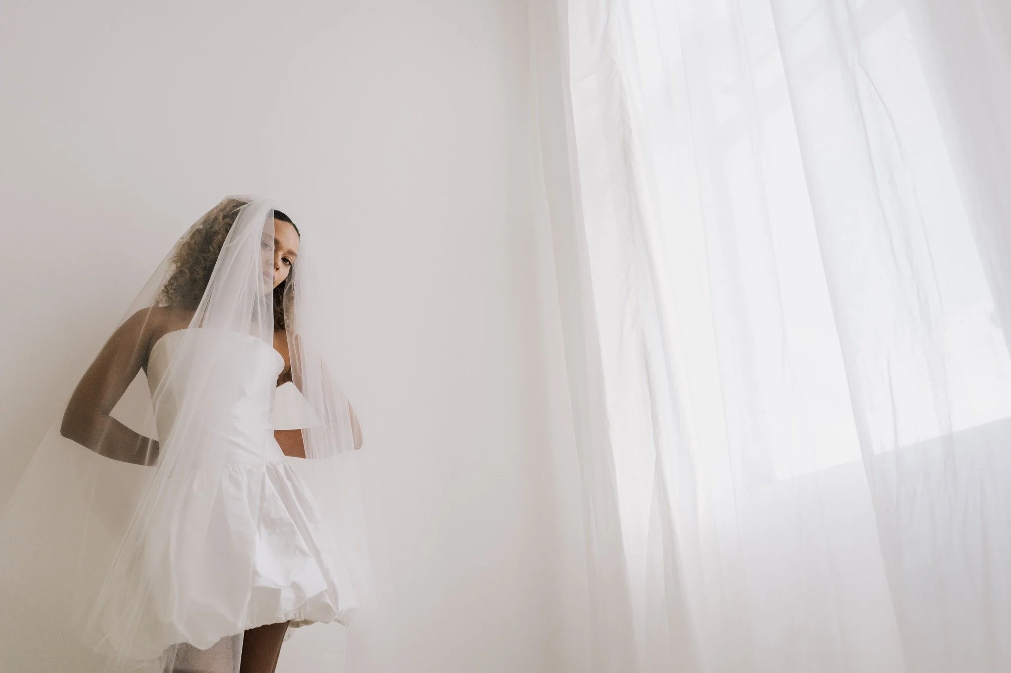 The minimal veil, captured in our studio by @lisajanephoto
Made from structured illusion tulle, designed to simply frame and complete your look.