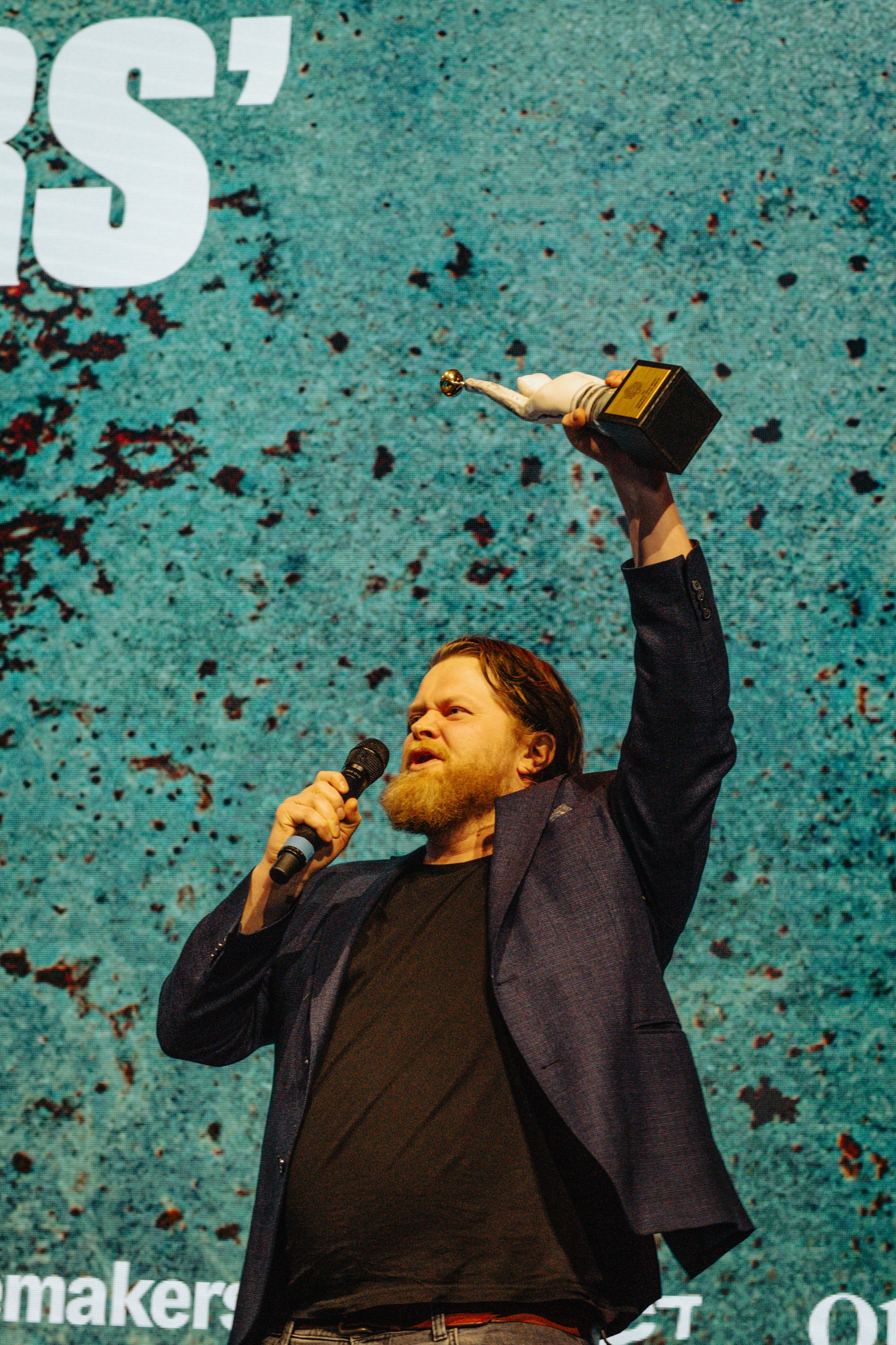  Kenneth Löfström winning ‘Improver Of The Bar Industry’ (FIN) 