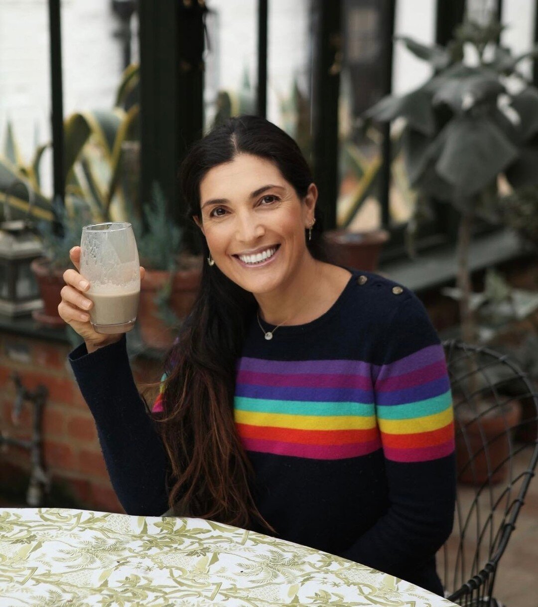A great way to start the week with Tara. Rainbows and healthy smoothies 😊⁠
Nutrition. ⁠
Yoga. ⁠
Health &amp; Happiness! ⁠
Merci Tara for all your useful tips. ⁠
⁠
Follow the link in bio to read our wonderful interview with Tara in full or check the 