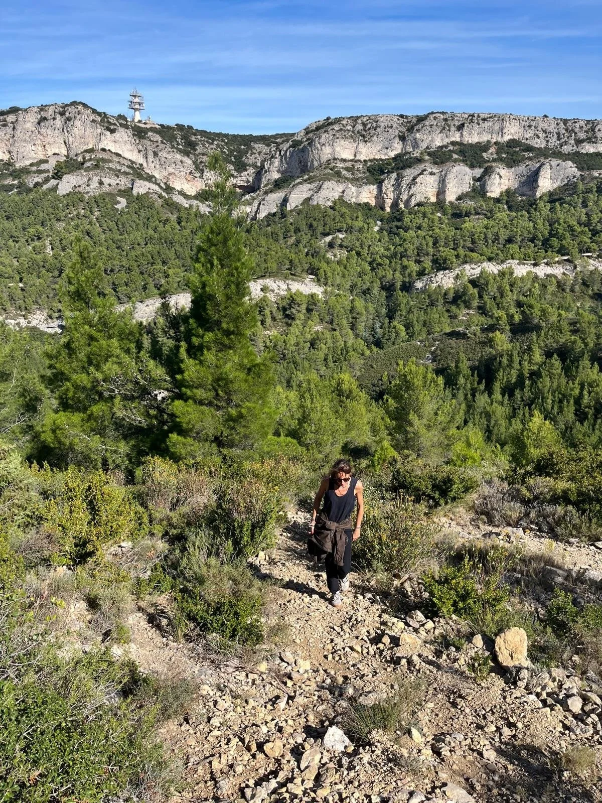I started last week in an unusual way. 🌿

At the foot of the Alpilles in France, walking with a friend.

It felt like stepping outside of time and space, especially on a Monday morning, which would otherwise have demanded so much. Knowing I was many