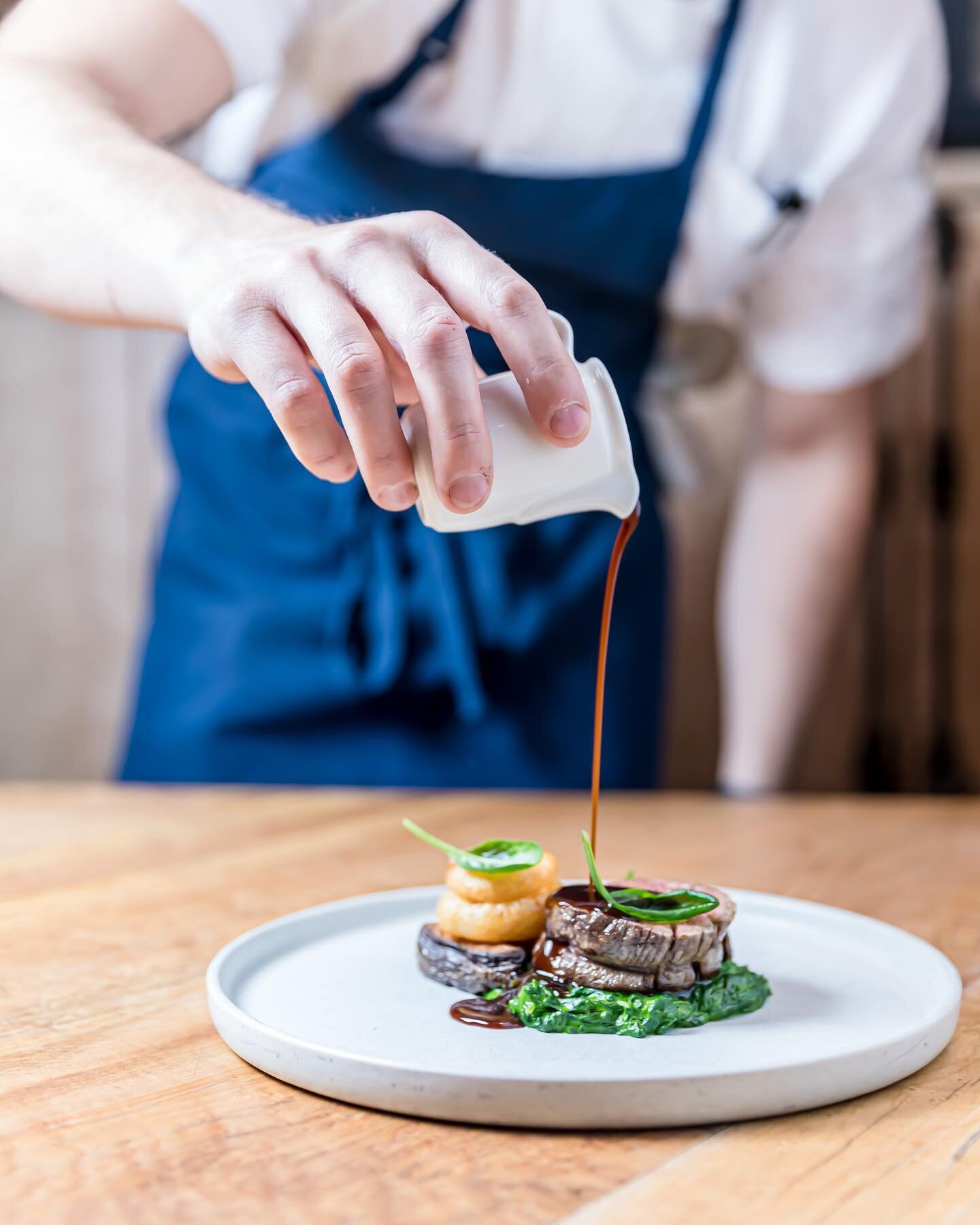 Dinner is served at @RichmondStation! 🚂

Chef @willkresky makes a point of using fresh, locally-sourced ingredients, including our Ontario Baby Spinach featured in this beautifully plated dish.