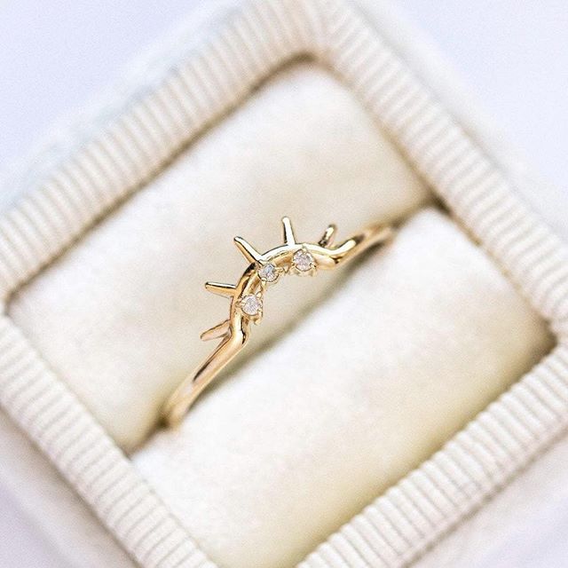 all that glitters is gold &amp; diamonds. ✨⁣
via @merewif_jewelry⁣
.⁣
.⁣
.⁣
#rings #jewelry #diamonds #accessories #ring #b3salon #wilmingtonhair #wilmingtonsalon #wilmingtonnc #wrightsvillebeach #accessory #accessorize #chasinglight #flahesofdelight