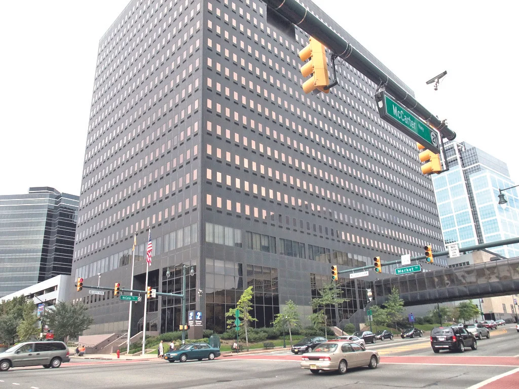 2 Gateway Plaza is one of the "wired" hubs in Downtown, housing over 20 companies from FinTech to Design