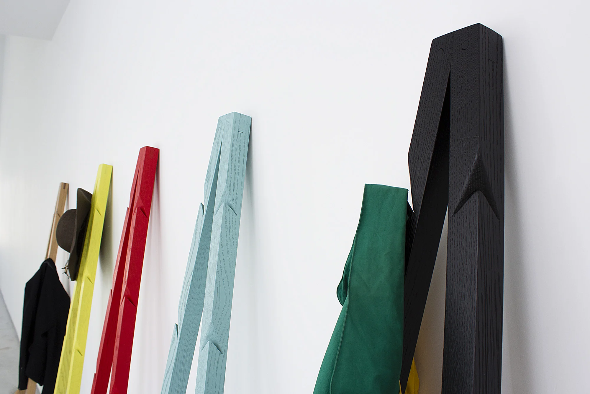 low-Galula-Pendura-CoatStand-details-3.jpg