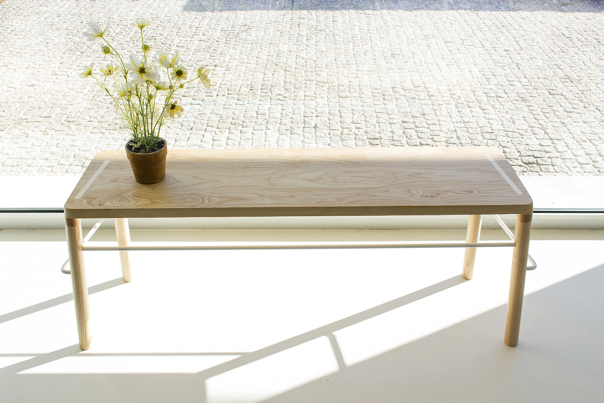 low-Galula-taberna-bench-amb-ash-white-1.jpg