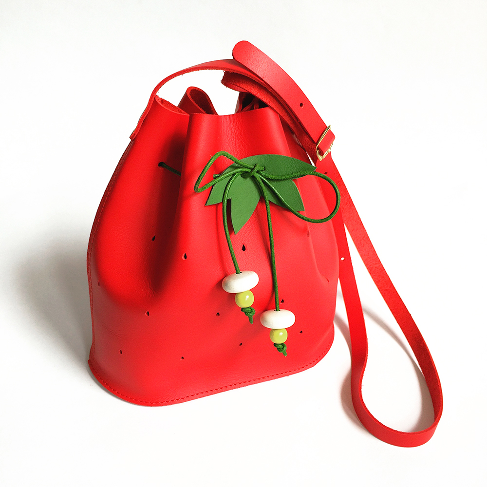 1000x1000 Strawberry mini bucket_front2.jpeg