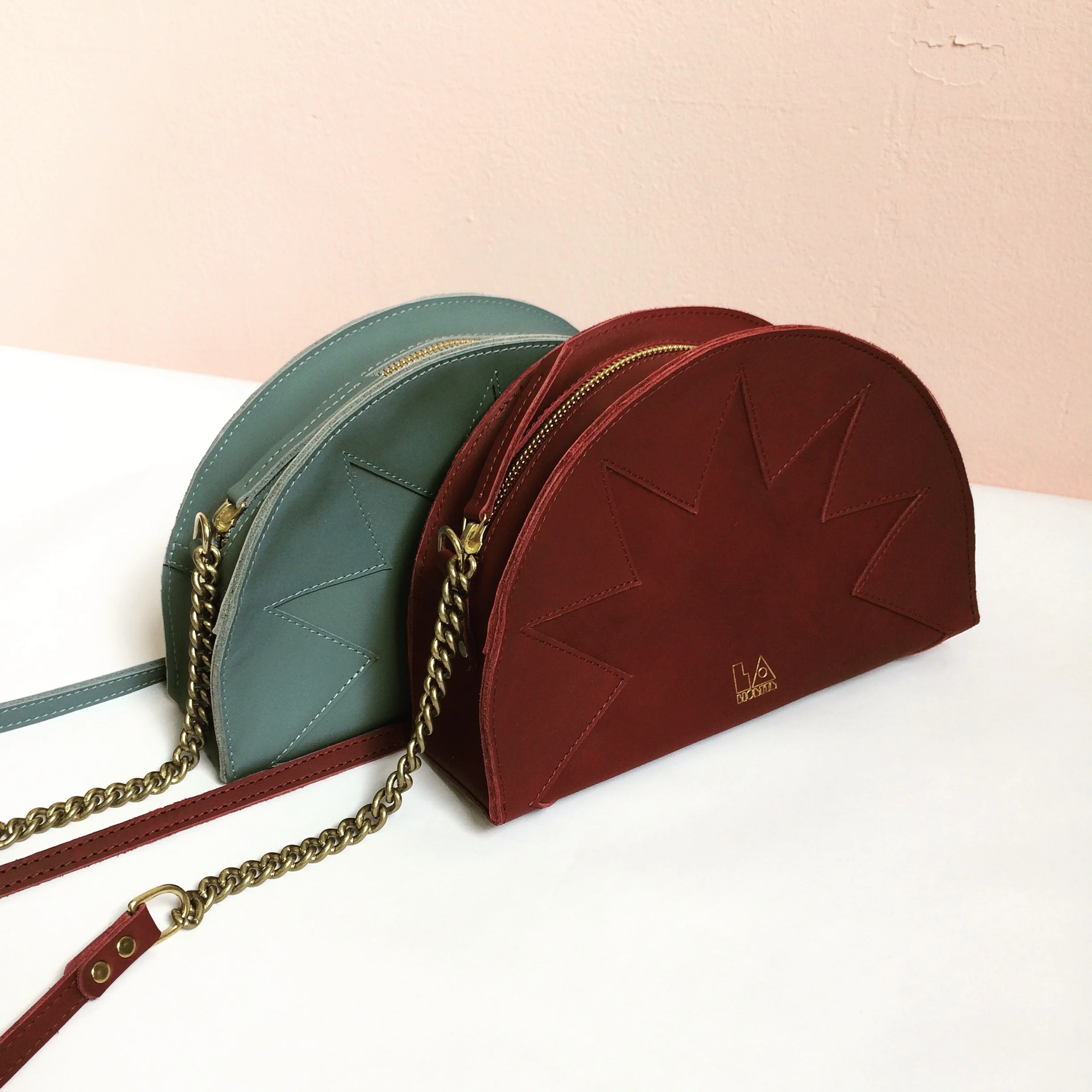ZigZag_Demi circle_burgundy_Blue.jpg