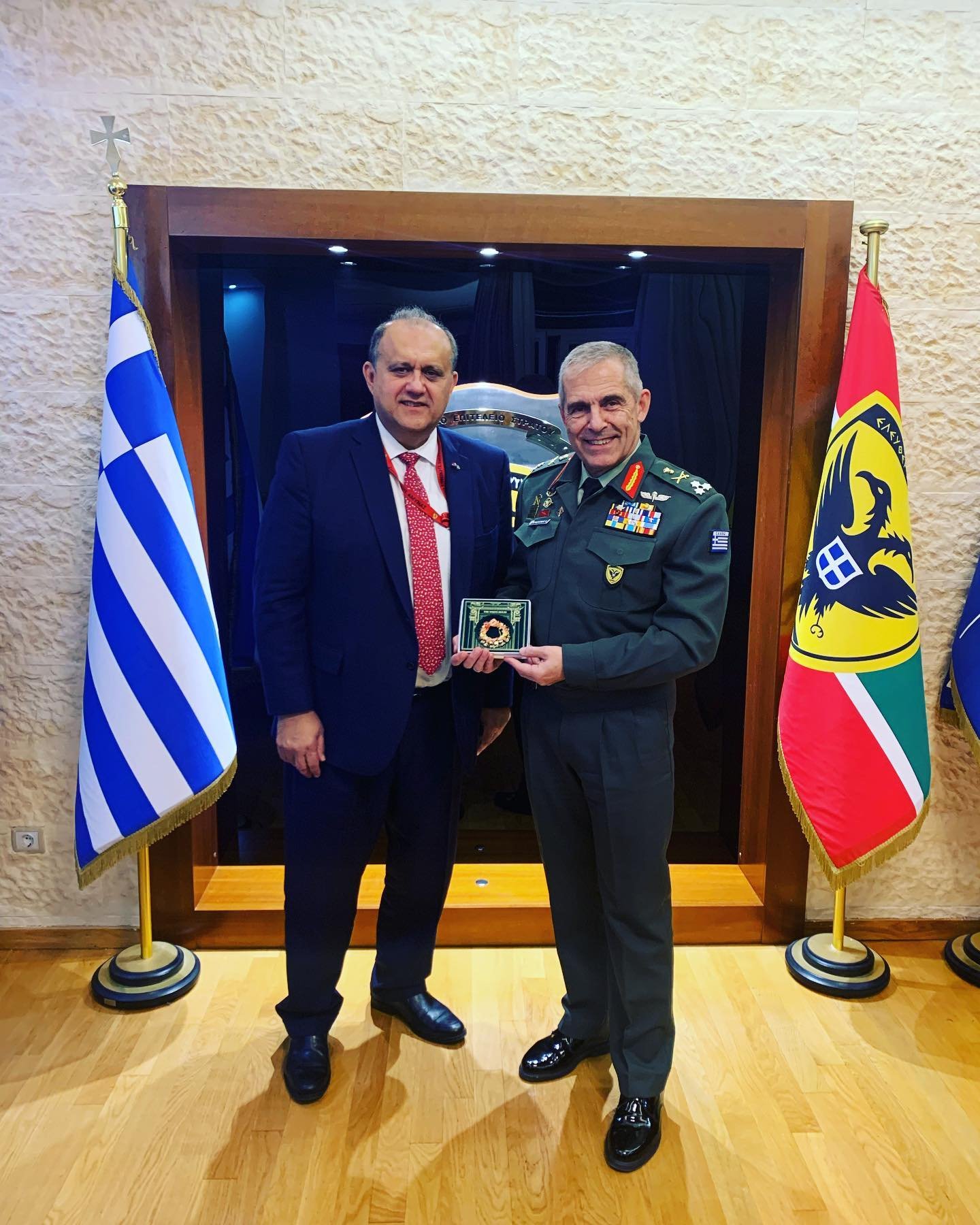 AHI President Larigakis with Lt. General Angelos Choudeloudis. 