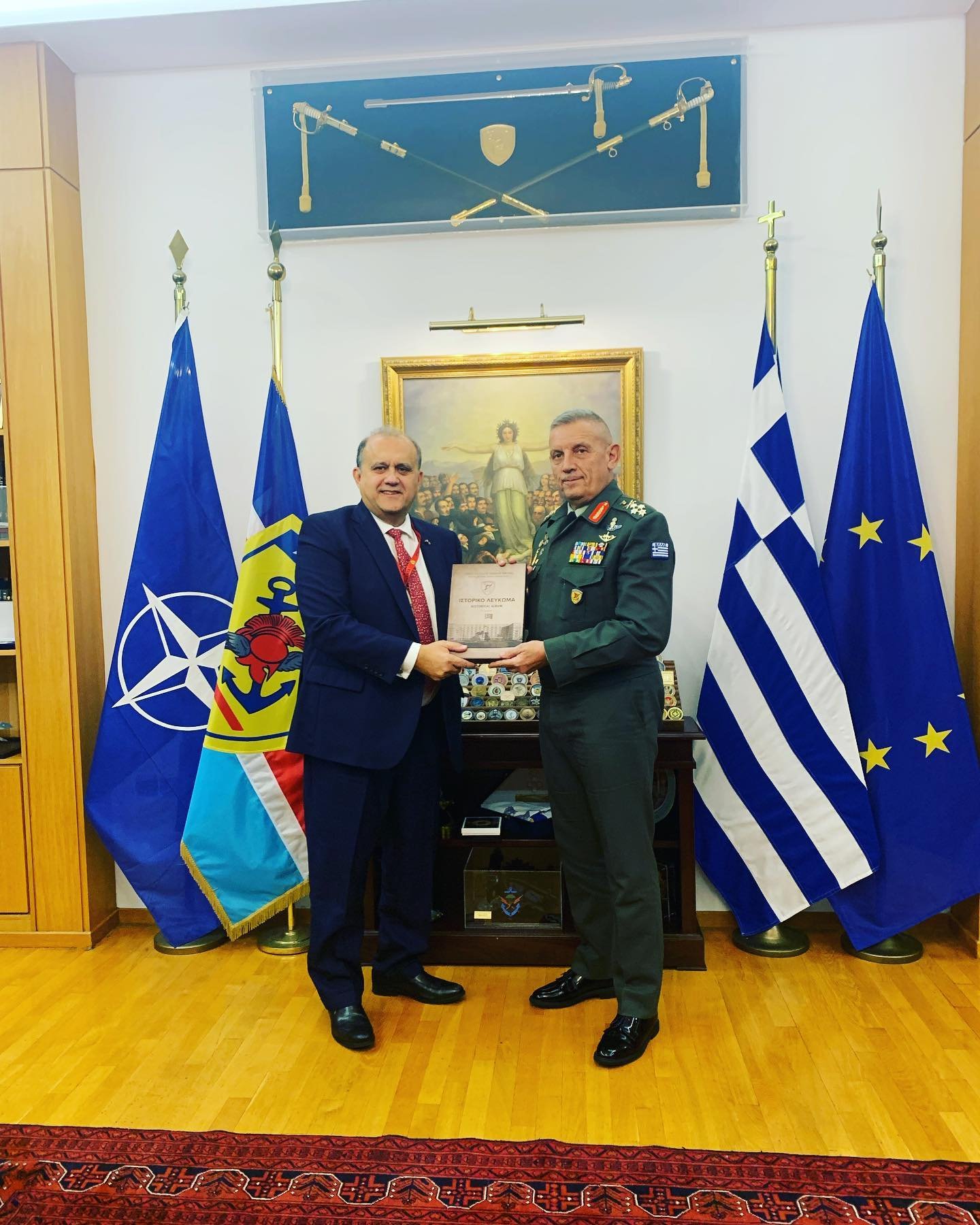  AHI President Larigakis with General Konstantinos Floros. 