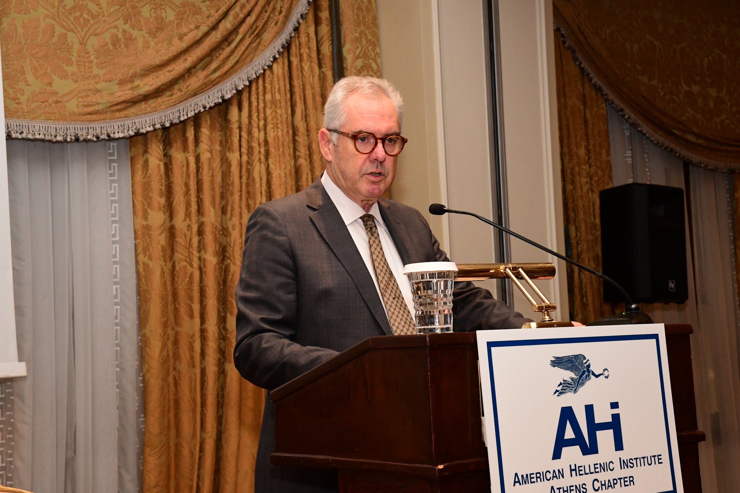  Vice Admiral Vasileios Kyriazis (ret.) H.N., President of AHI Athens Chapter welcoming the guests 