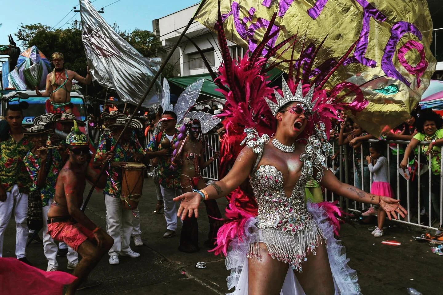 #FOMO 100% 
This was my last Carnaval when I had the honor to be the queen of my lovely @lapunticaaa. 
My performance was called “Sal del closet coya vieja”, coming from Barranquilla, Colombia a city where women are still shamed for livin