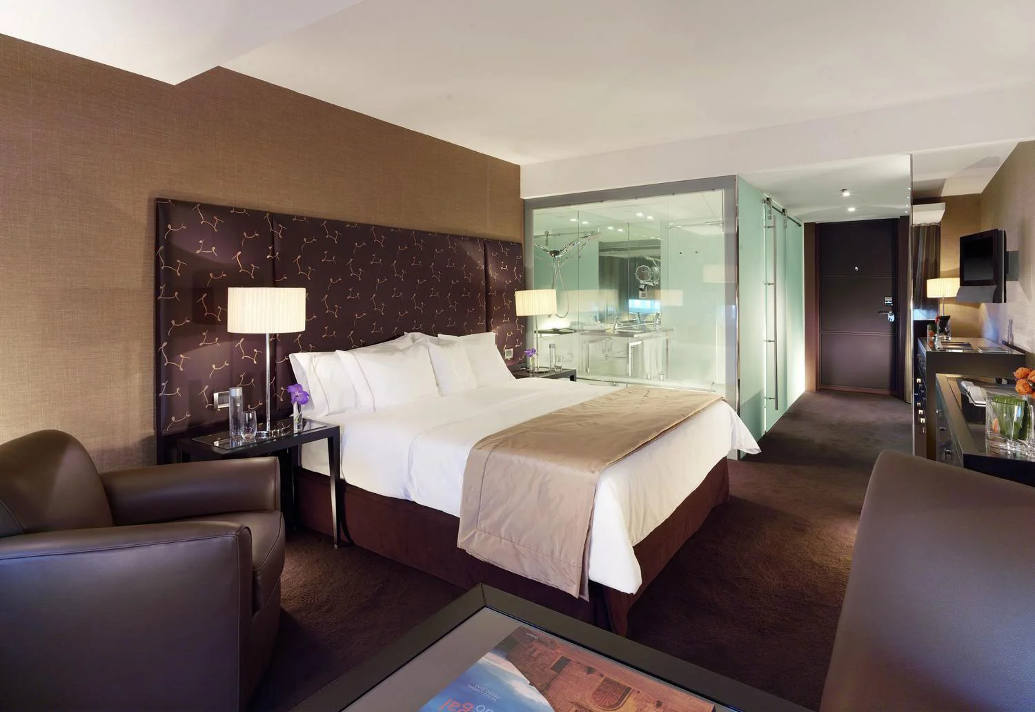 Deluxe Room // Headboard made by Larforma. Photo © Sheraton, Lisboa, Portugal