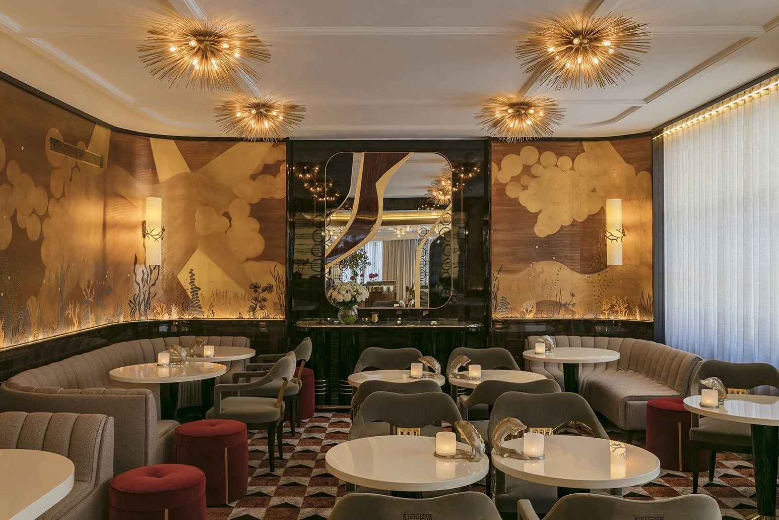 Dining area of the Maison du Caviar in Paris. Featuring Matilde dining chair, and sofas made by larforma. Project designed by oitoemponto.