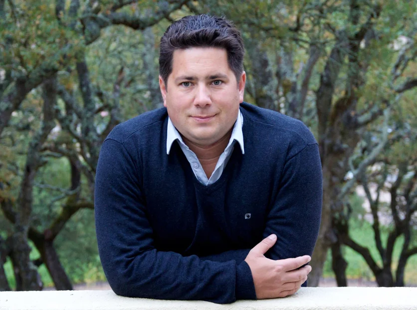 Julien-headshot2_web.jpg