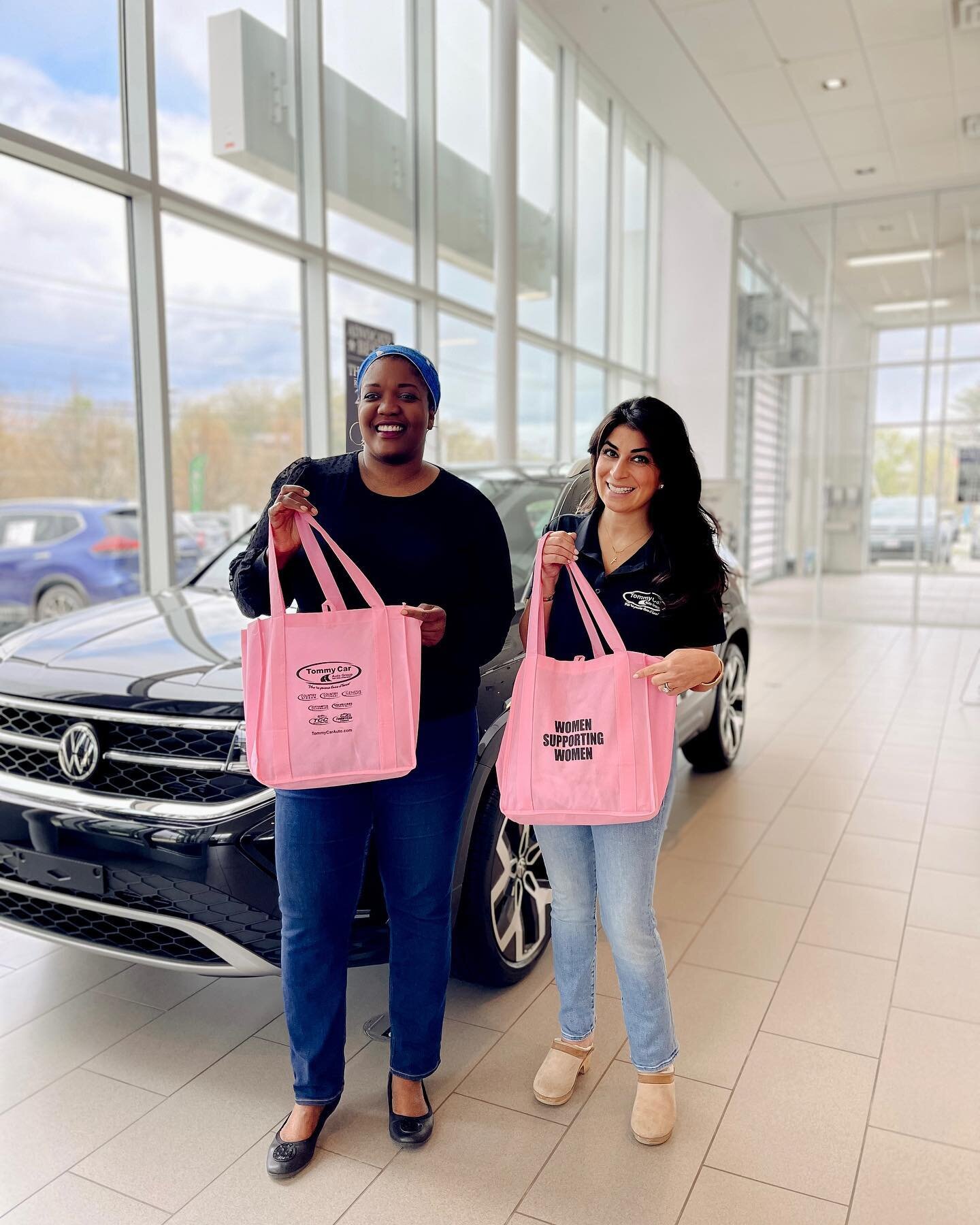 Thank you Kisha for coming all the way down to pick up our gifts to give away to all the attendees at the Women in Business Summit this Friday!💗 @wibsummit 

I can&rsquo;t wait to be a speaker and to listen to everyone share their incredible stories