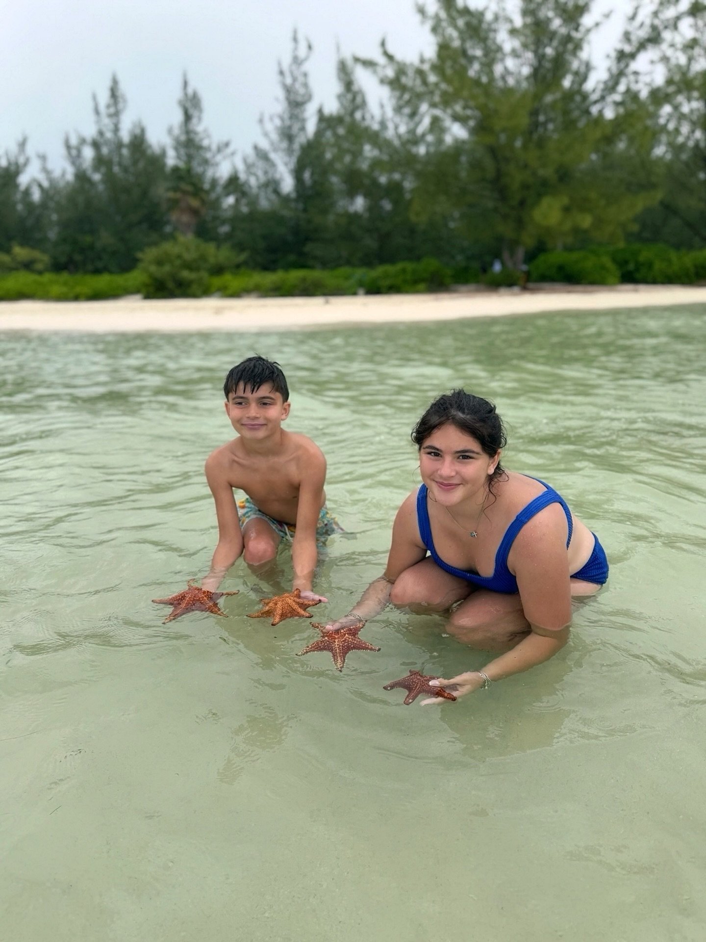 Nothing better than seeing the world through family trips like this 🌴