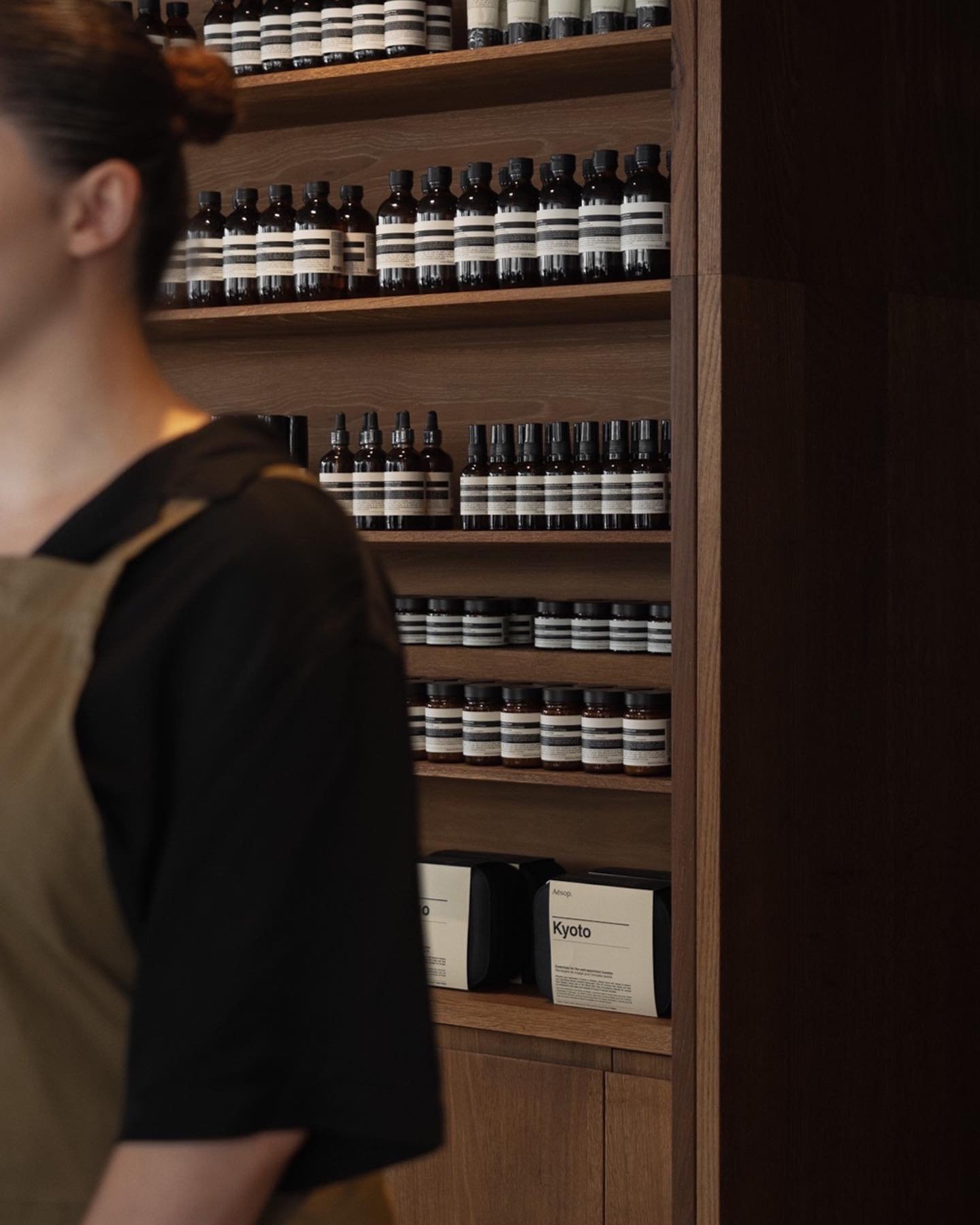 A morning with Aēsop for their newly opened Marylebone branch &mdash; seeing first hand the stunning joinery work by Sebastian Cox, using only sustainably sourced British wood from fallen trees 🪵 (PR/ event)

@aesopskincare 
@sebastiancoxltd 

#aeso