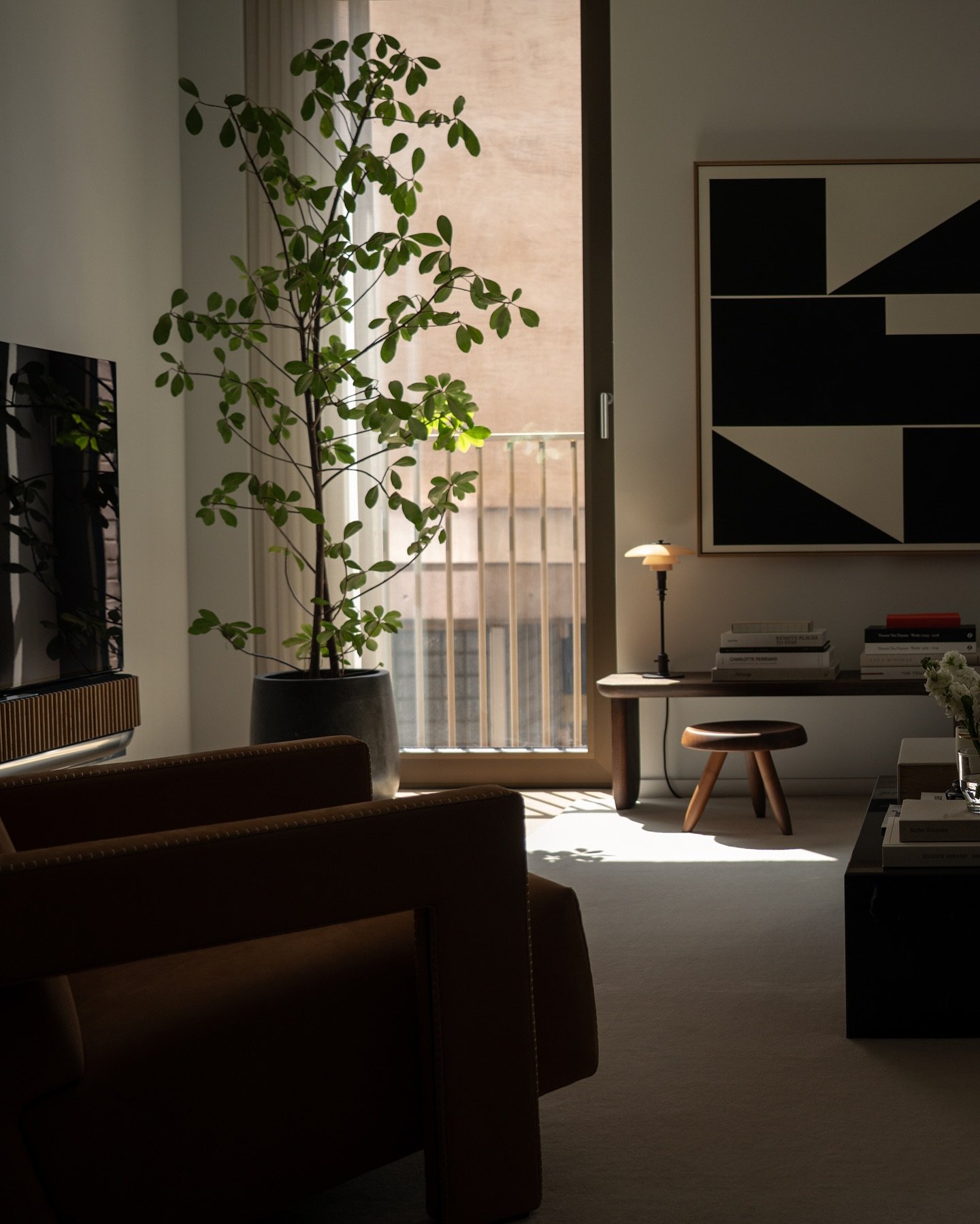 A golden moment in our London flat 🌞