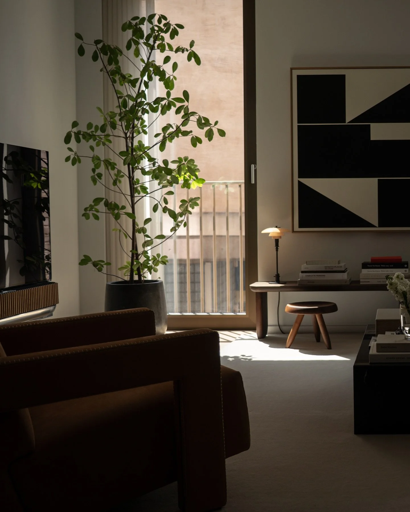 A golden moment in our London flat 🌞