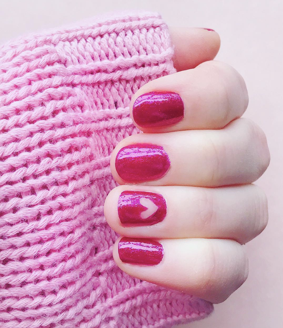 Anyone else still love the one nail decoration?