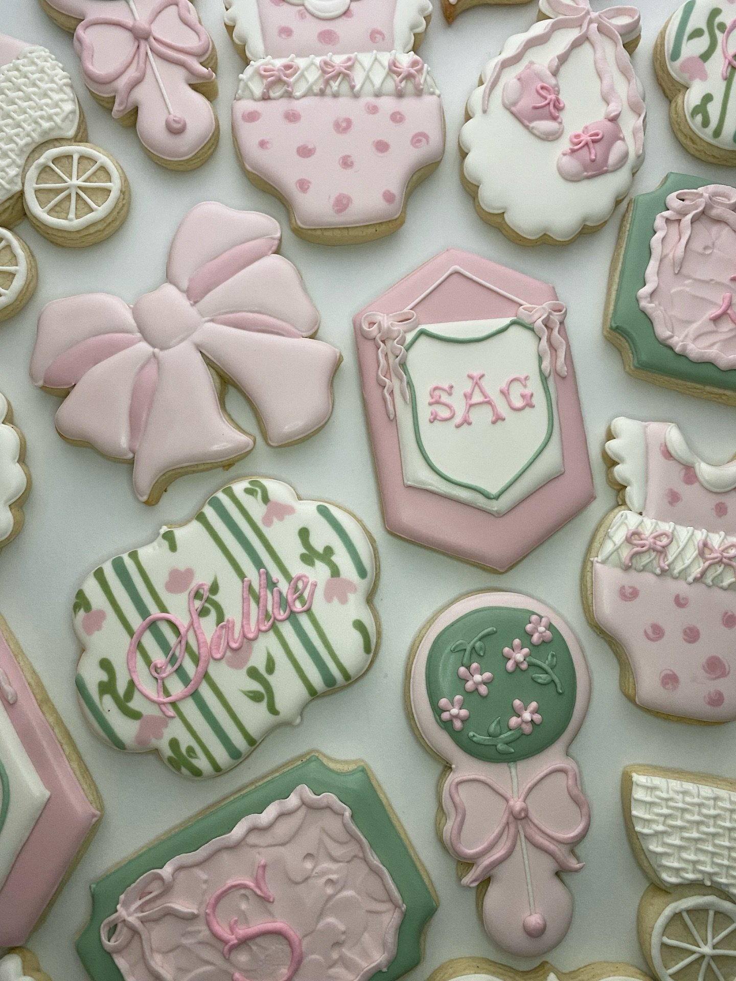 Loved getting carried away in the details of these baby shower cookies. Congratulations, mama-to-be!!