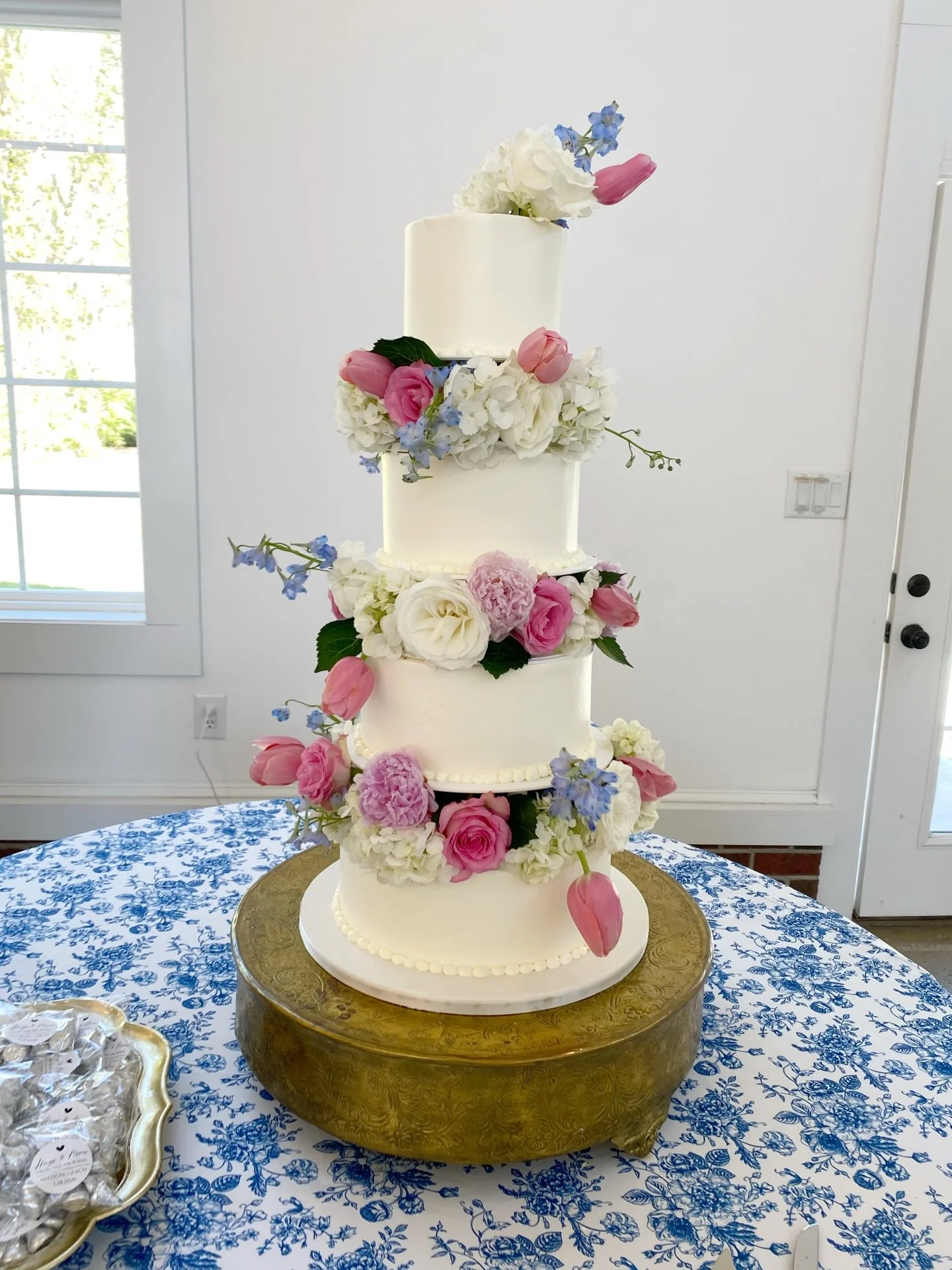 We are living in the midst of your spring wedding dreams and absolutely loving it! The flowers for this cake were stunning! 

Congratulations, Allison &amp; Zach!!