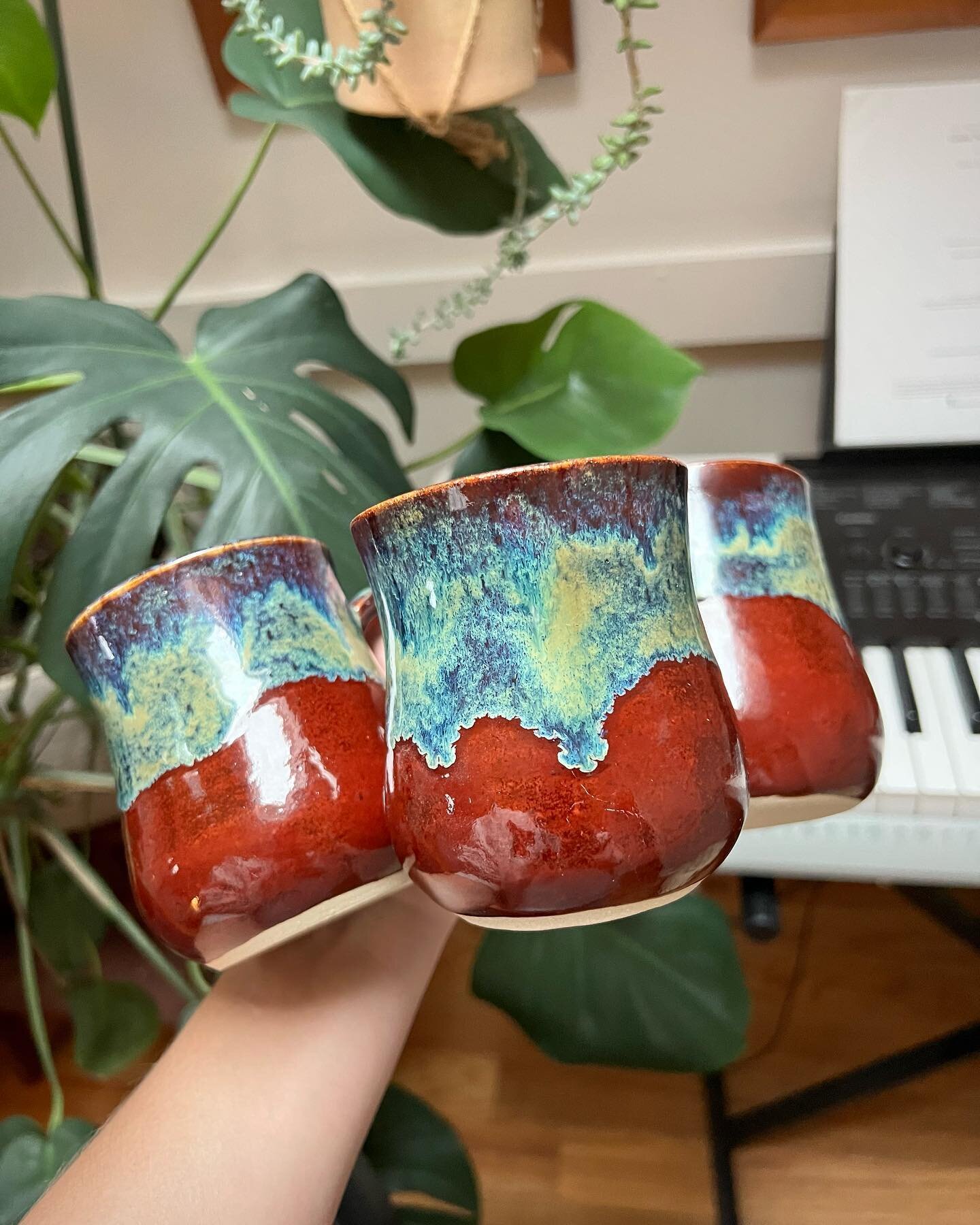 ~G L A Z E  C O M B O~ 

I shared a photo of this glaze combination a while ago and ended up receiving several messages asking what glazes I used. I figured I would share here so you can recreate it yourself! I have fallen in love with this glaze com