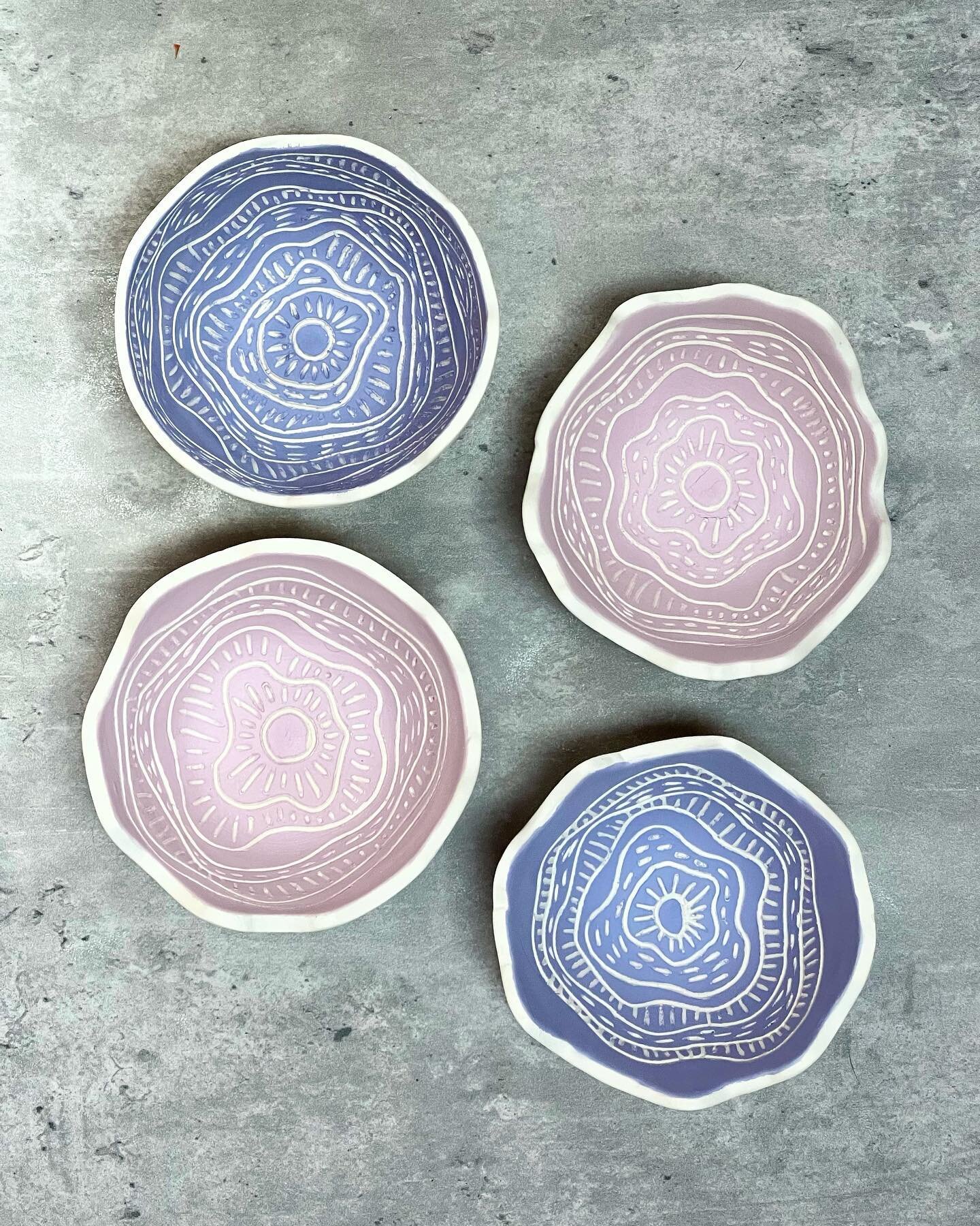 Jewelry dishes? Sauce ramekins? Spring eggs? I don&rsquo;t know but these porcelain sgraffito dishes are looking cute and are ready to be fired. Follow along to see the finished product!

#sgraffito #jewelry #handmade #ashevillepottery #blueridgemoun
