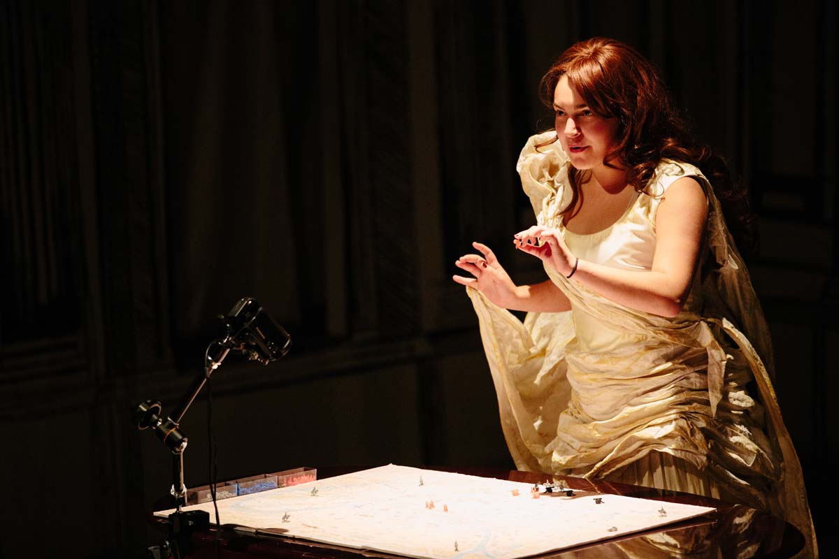   An opera singer, manipulating the map of Paris, symbolizes the French aristocracy.  