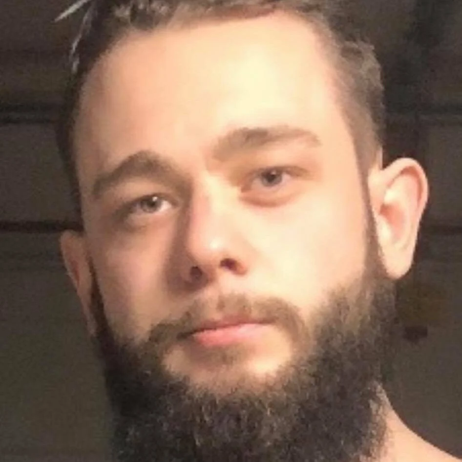Police looking for armed and dangerous suspect, also wanted in Monroe County