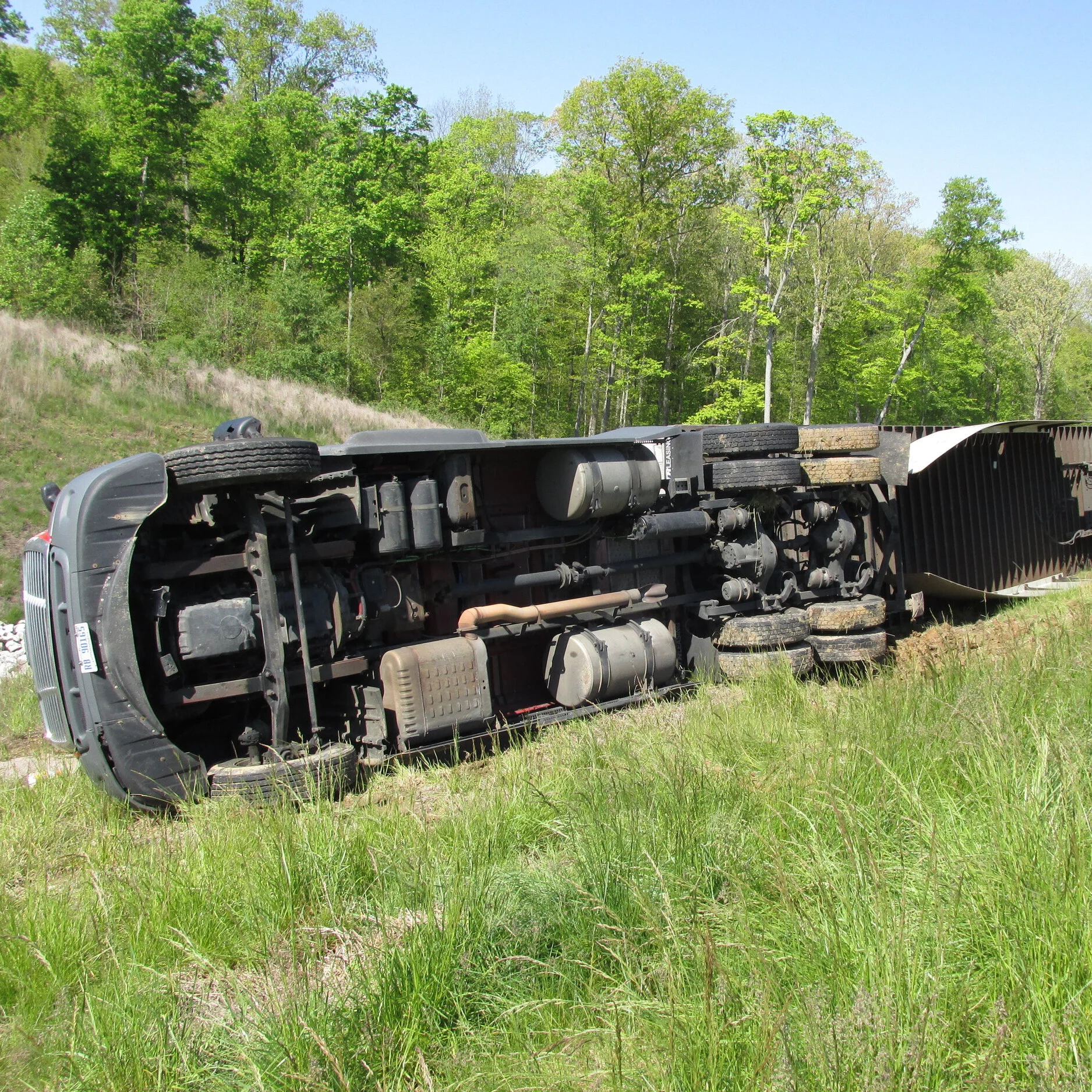 GCSD reports no injuries in Monday morning semi rollover crash 