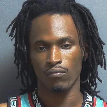 Driving without headlights at night leads to traffic stop