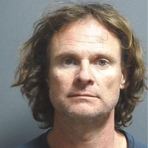 Serious violent felon arrested for possession of firearms and threatening to choke a deputy