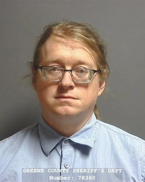 Worthington couple arrested after child found alone on bicycle