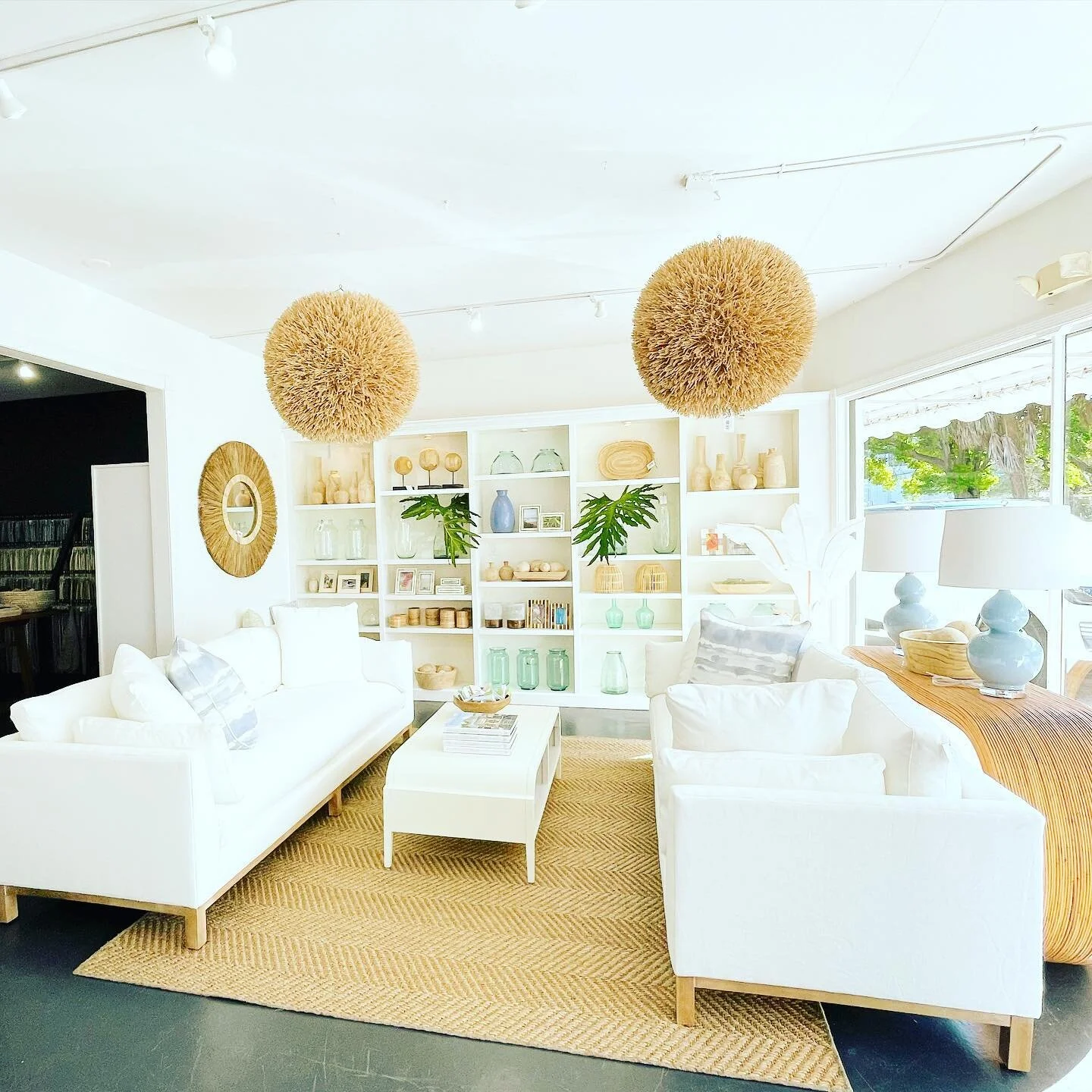 Furniture shopping in #Vero for house #1 🛋