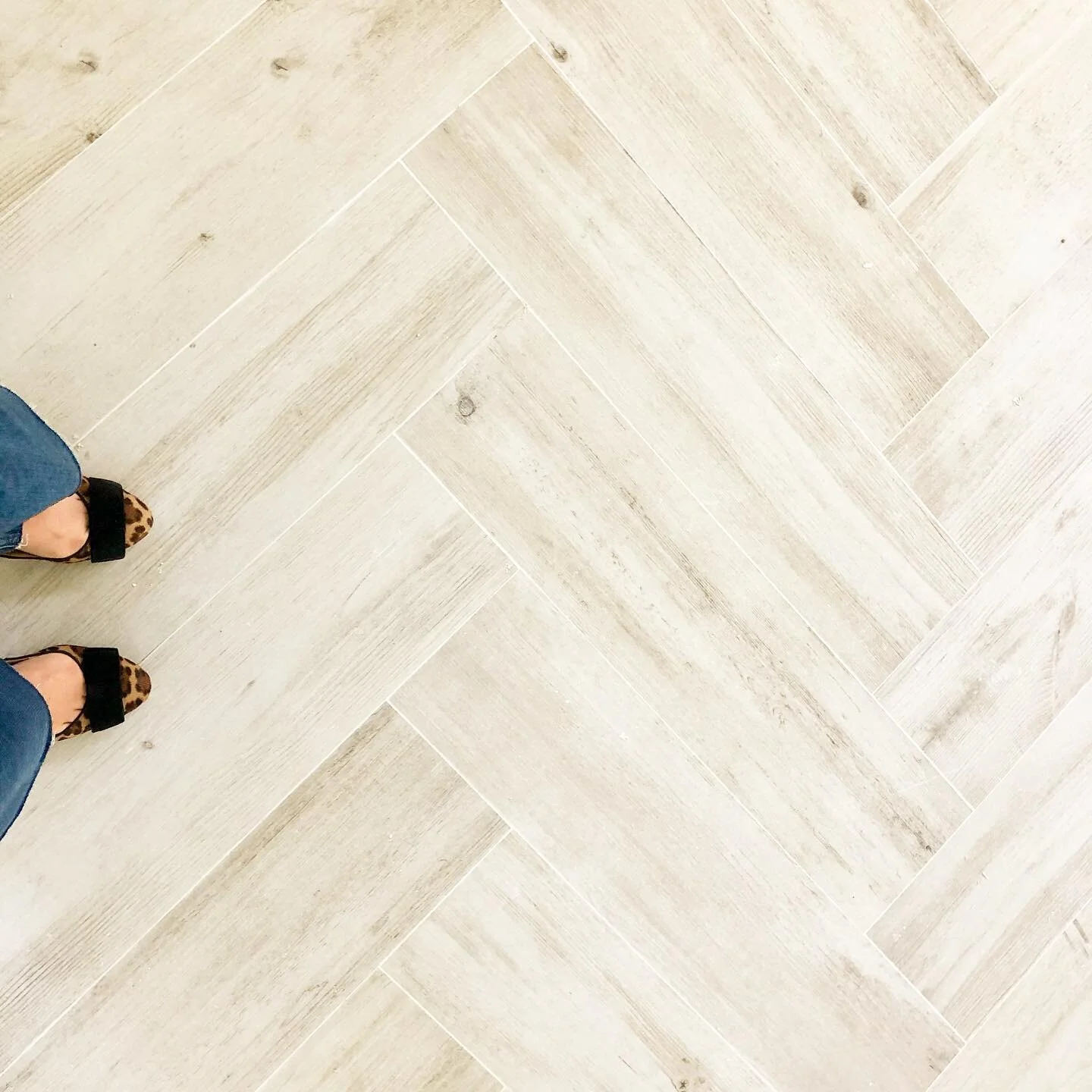 Herringbone happy 🤍

#miamiarchitecture #miamidesigner #femalearchitect #designer #retrofit #custommade #adaptivereuse  #designheritage